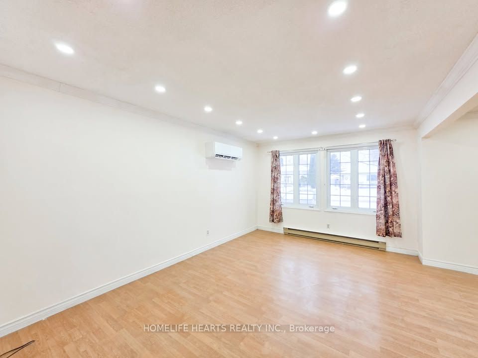 556 Capilano Crescent Property Photo 2