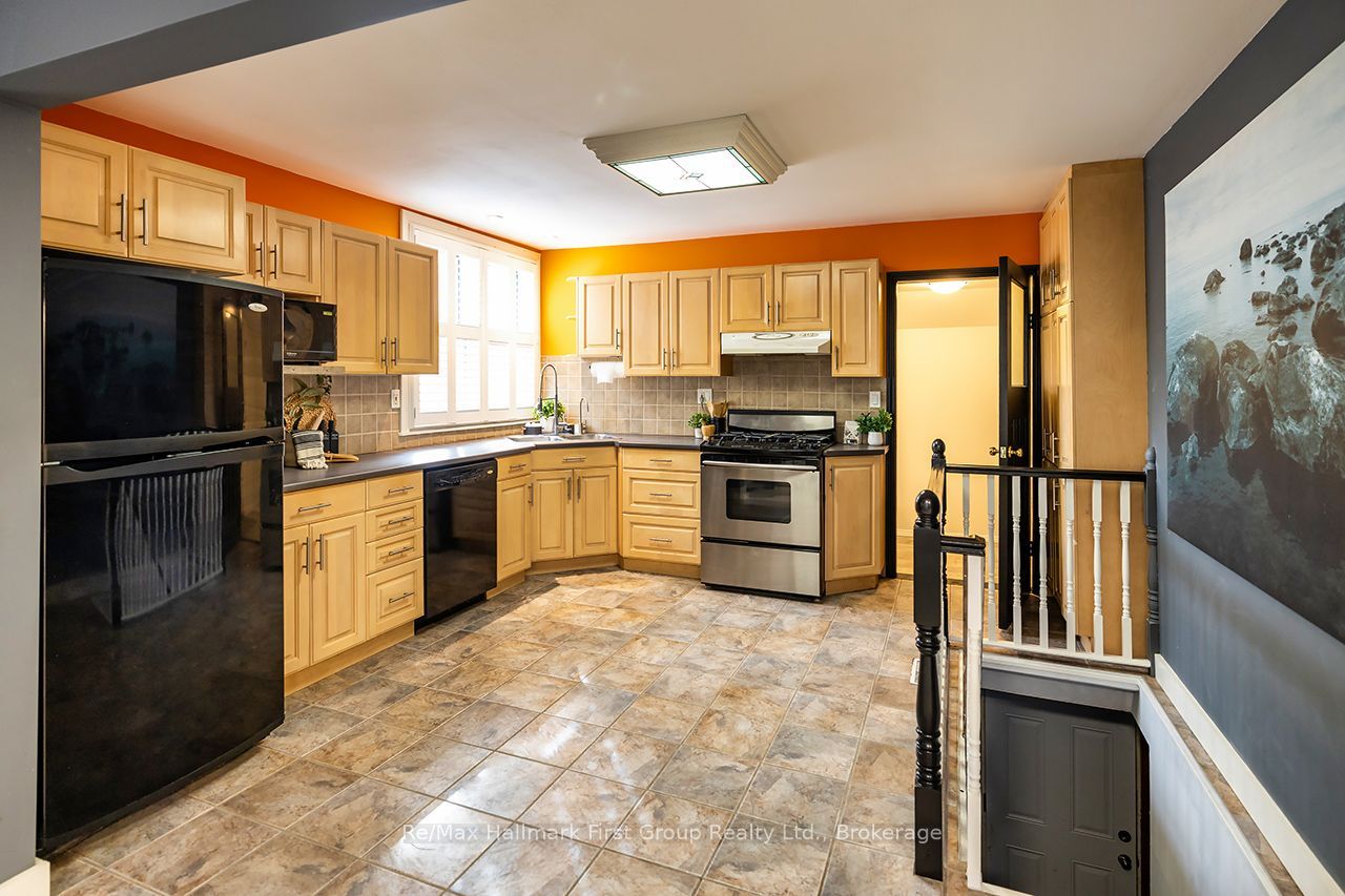 1692 Scugog Street Property Photo 8