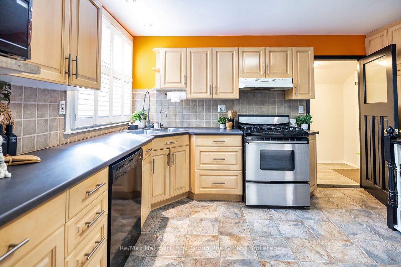 1692 Scugog Street Property Photo 9