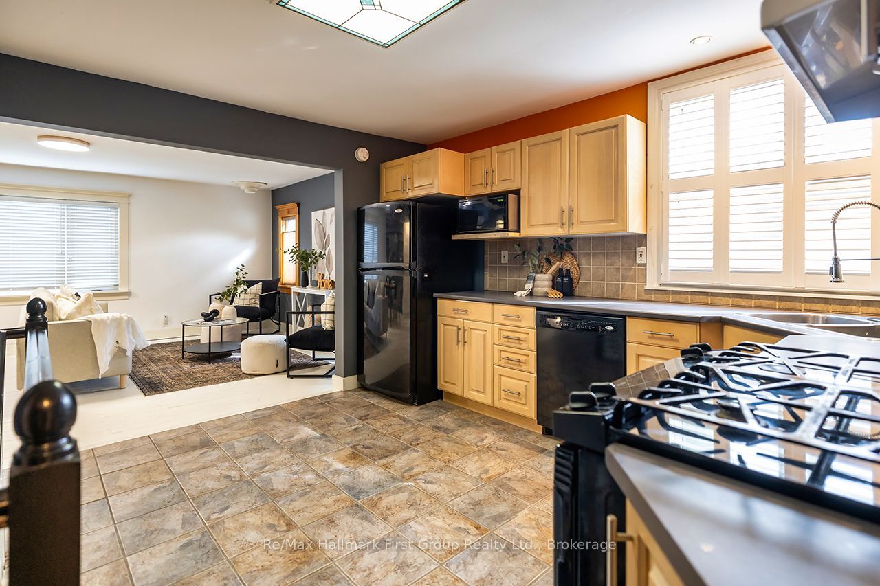 1692 Scugog Street Property Photo 10