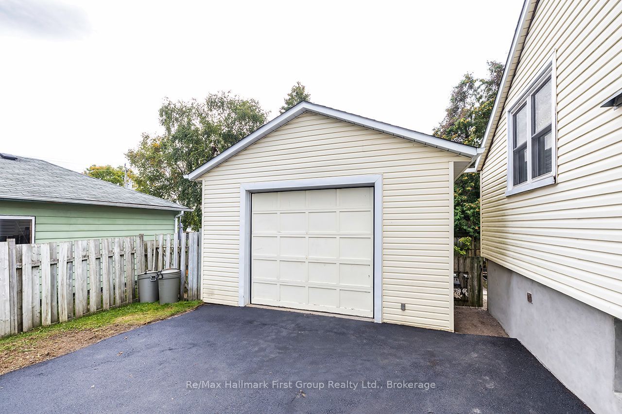 1692 Scugog Street Property Photo 20