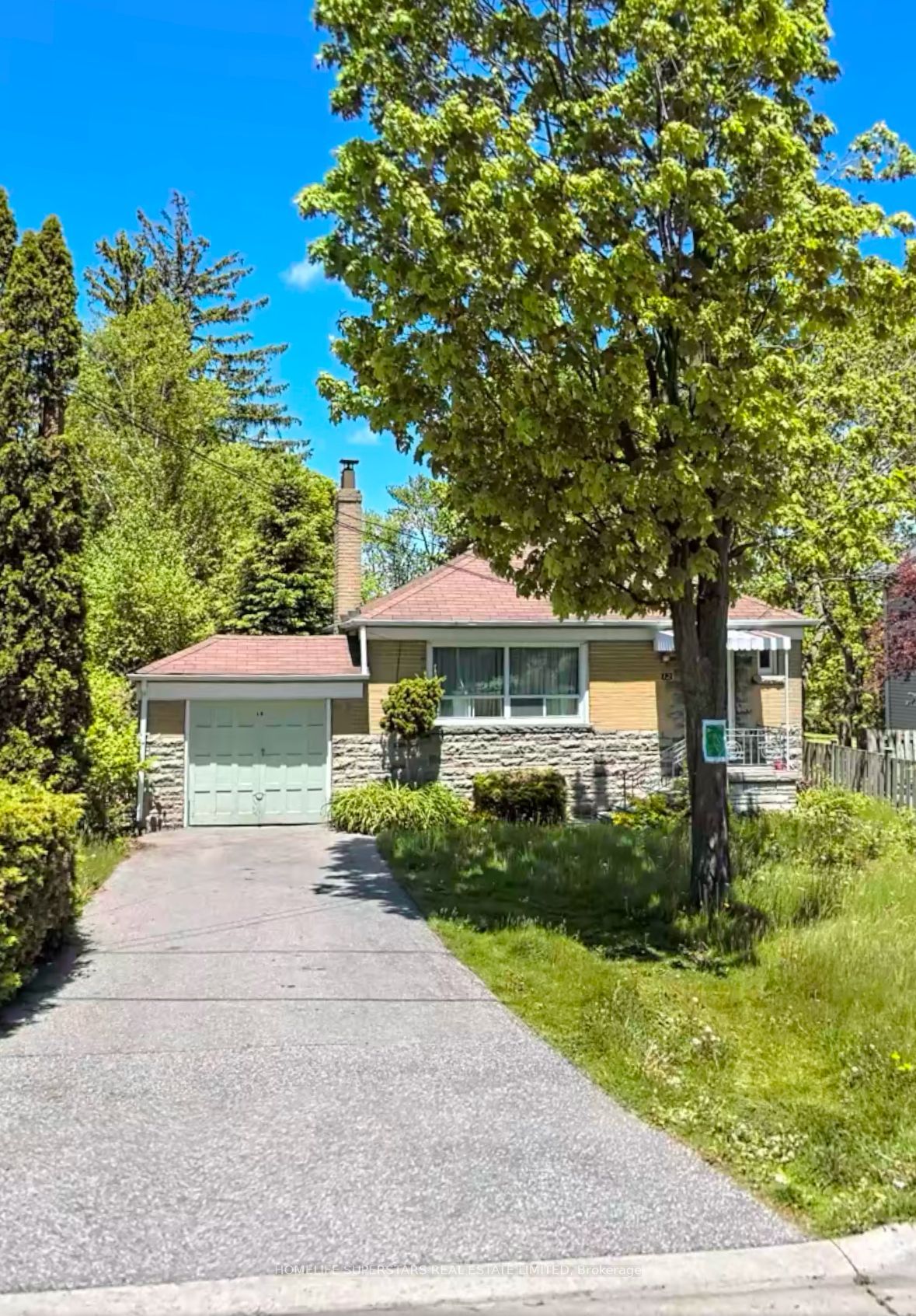 12 Chatterton Boulevard Property Photo 1