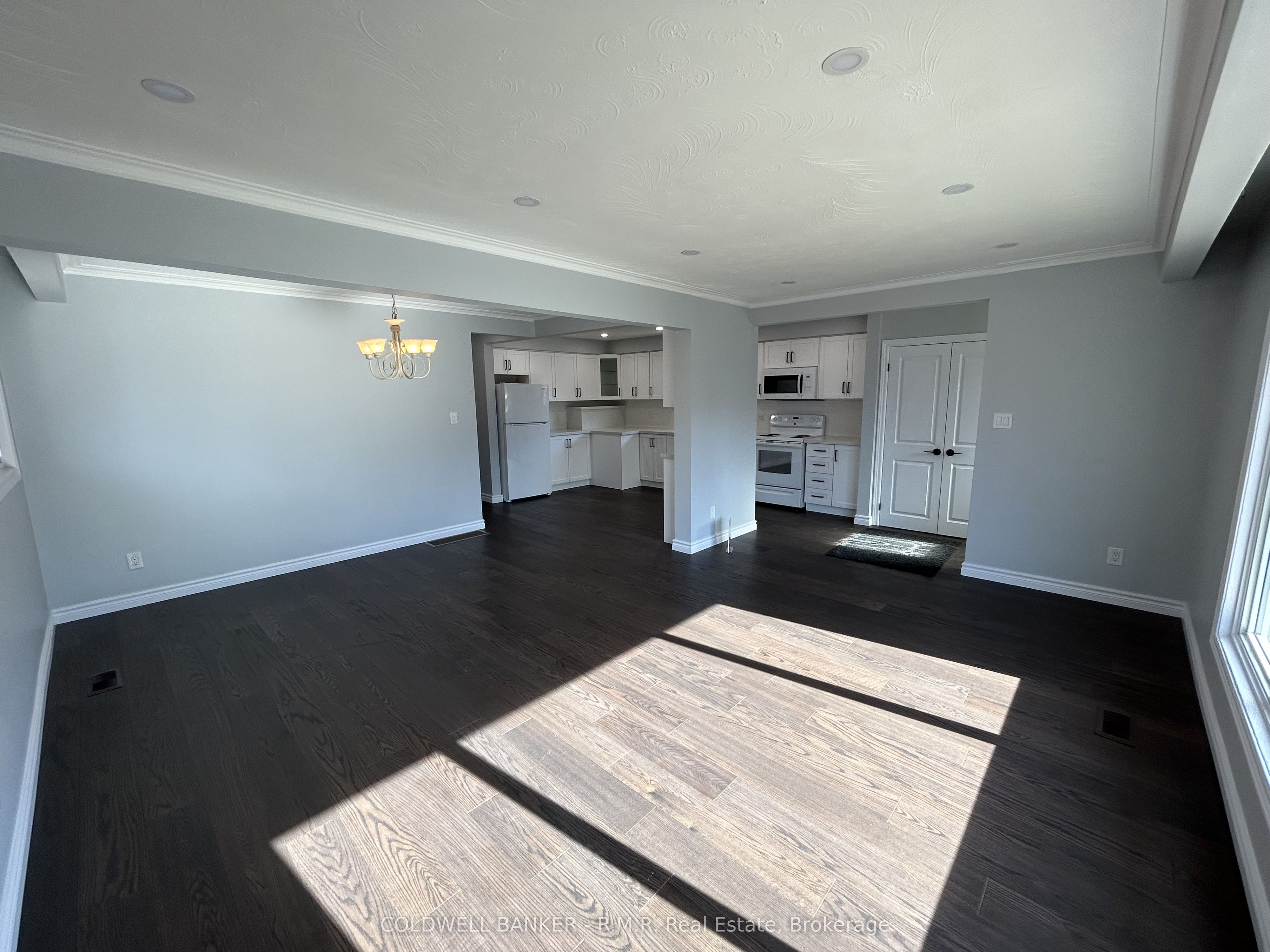 125 Cabot Street Main Property Photo 4