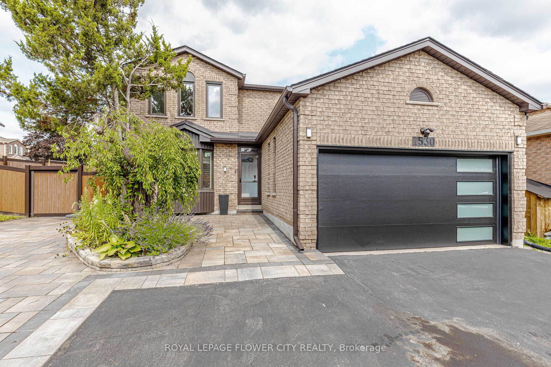 1530 Somergrove Crescent Property Photo 2