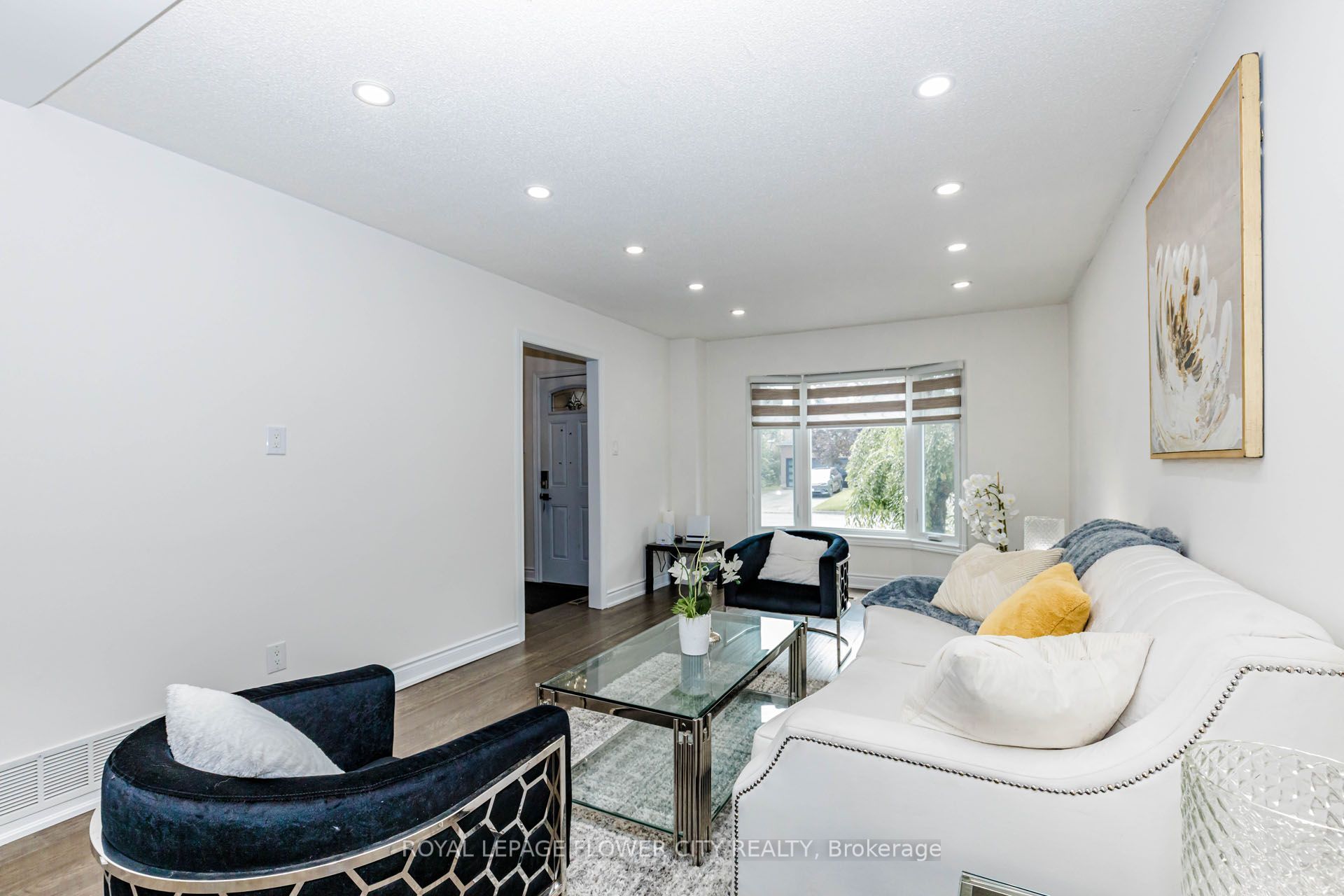1530 Somergrove Crescent Property Photo 8