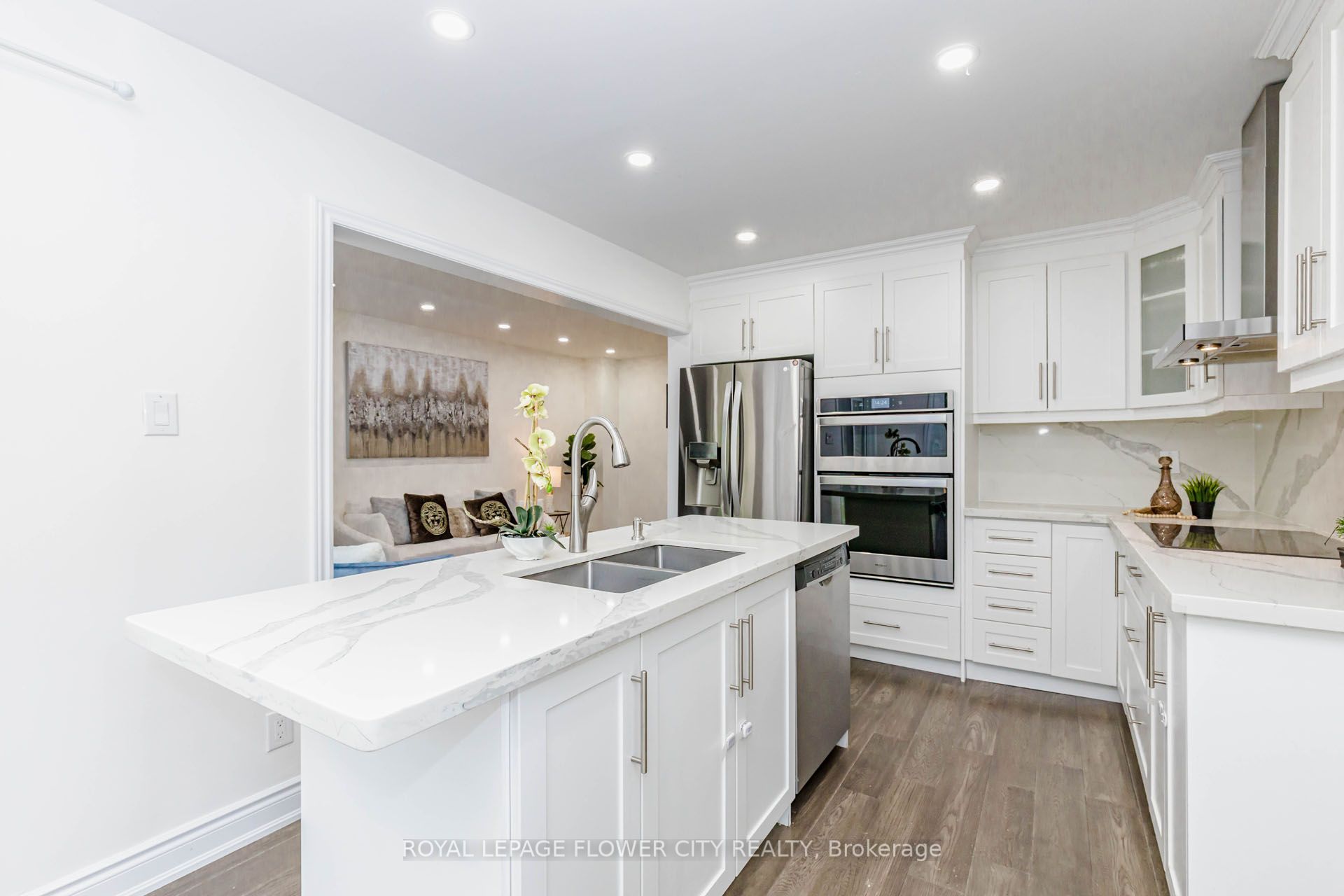1530 Somergrove Crescent Property Photo 12