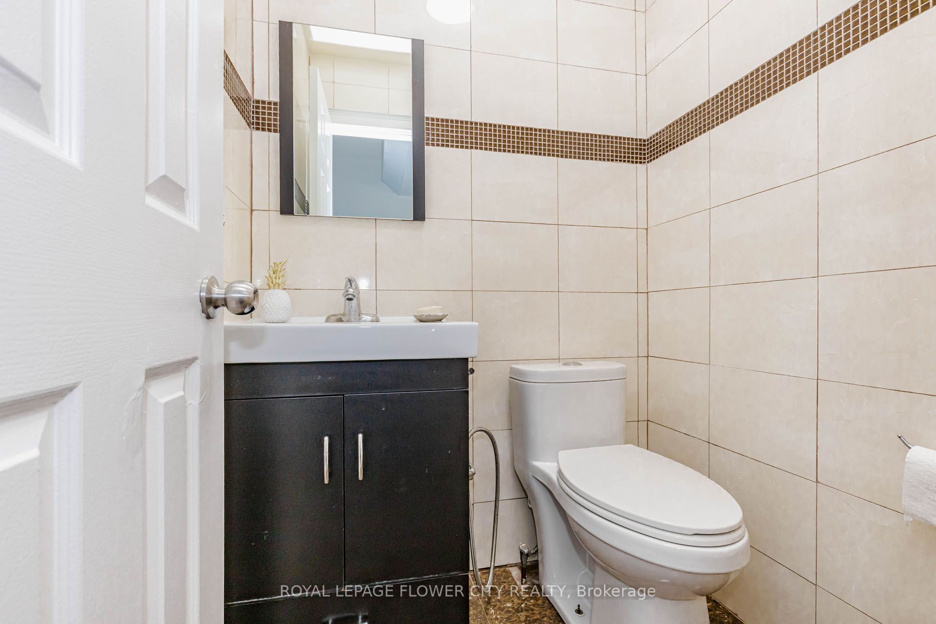 1530 Somergrove Crescent Property Photo 19