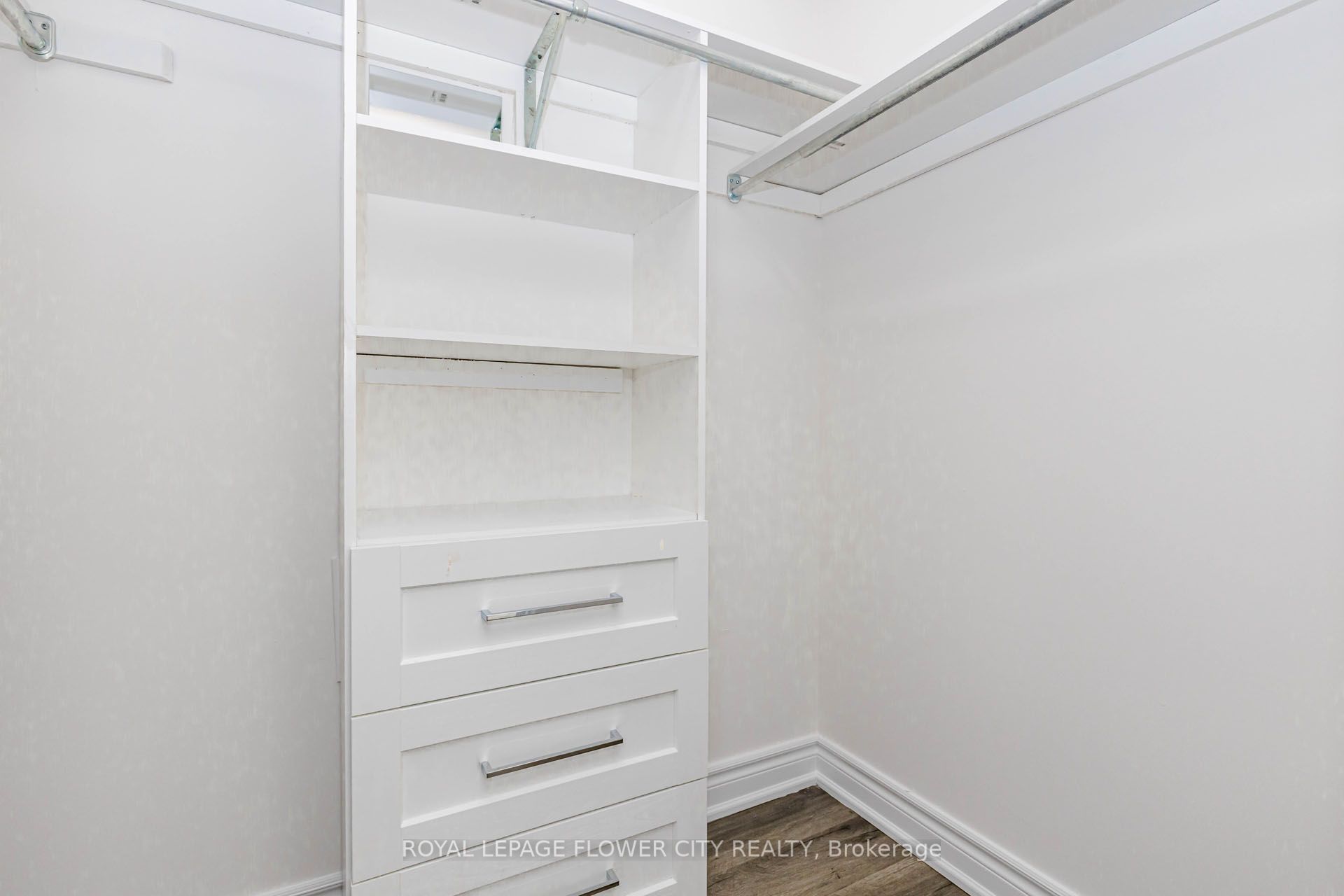 1530 Somergrove Crescent Property Photo 23