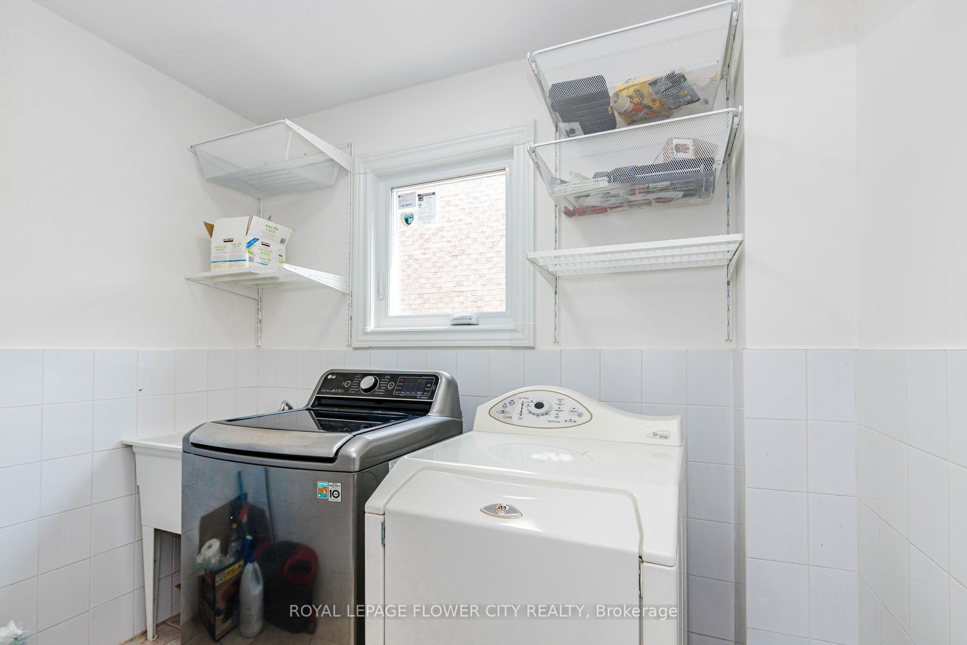 1530 Somergrove Crescent Property Photo 29