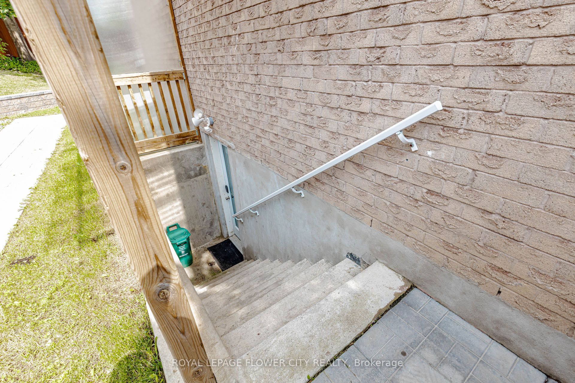 1530 Somergrove Crescent Property Photo 31