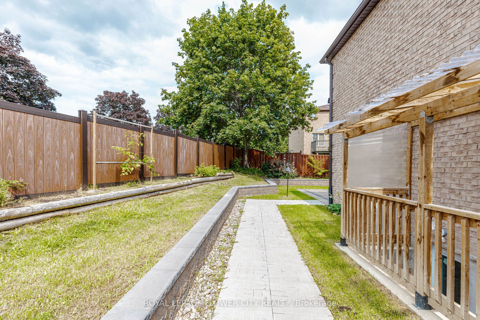 1530 Somergrove Crescent Property Photo 39