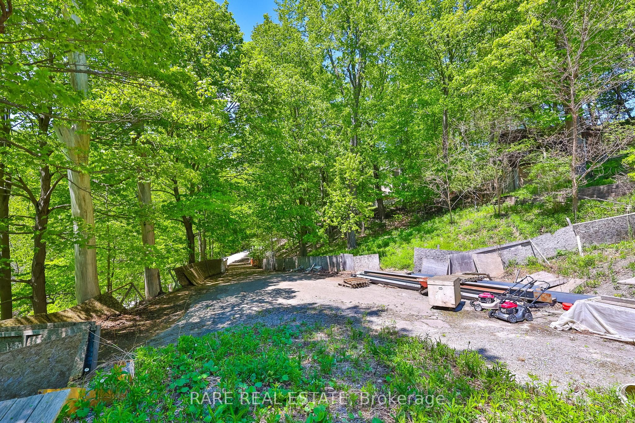 81 Meadowcliffe Drive Property Photo 13