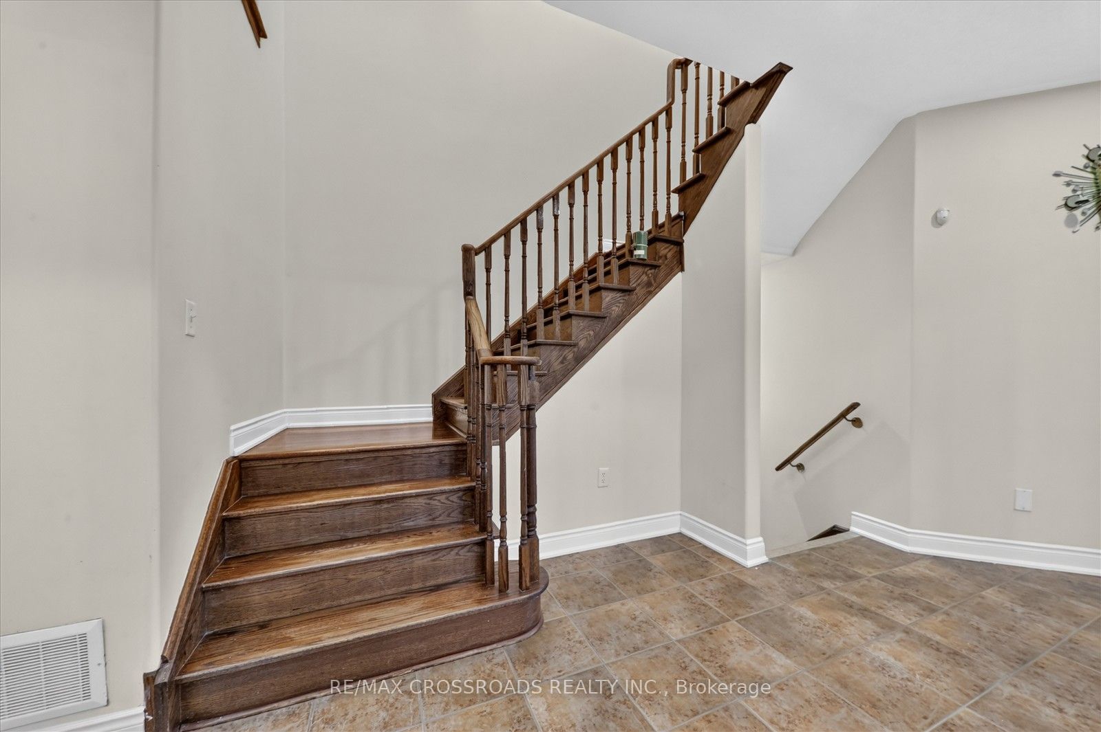 1584 Quail Run Drive Property Photo 9