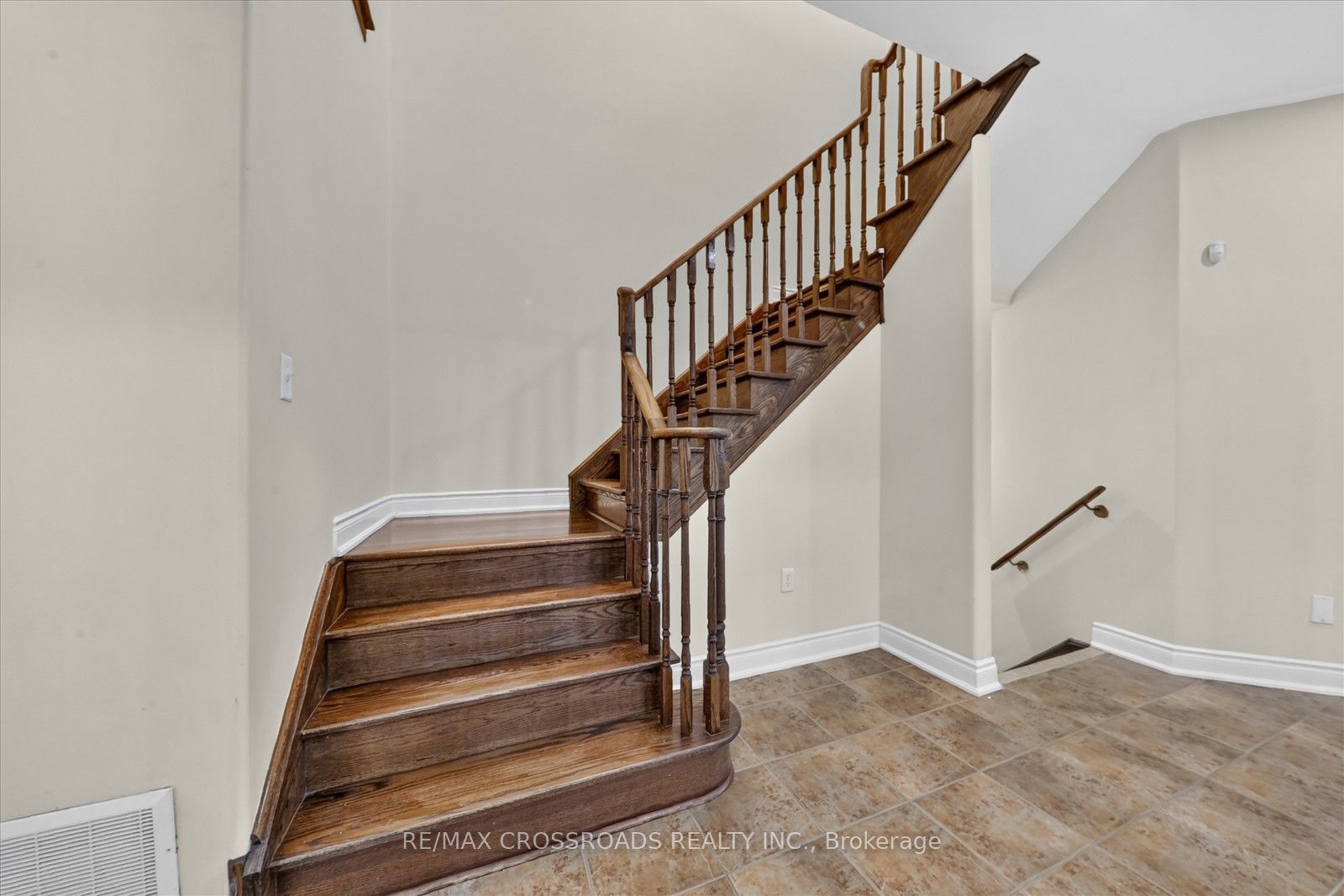 1584 Quail Run Drive Property Photo 17