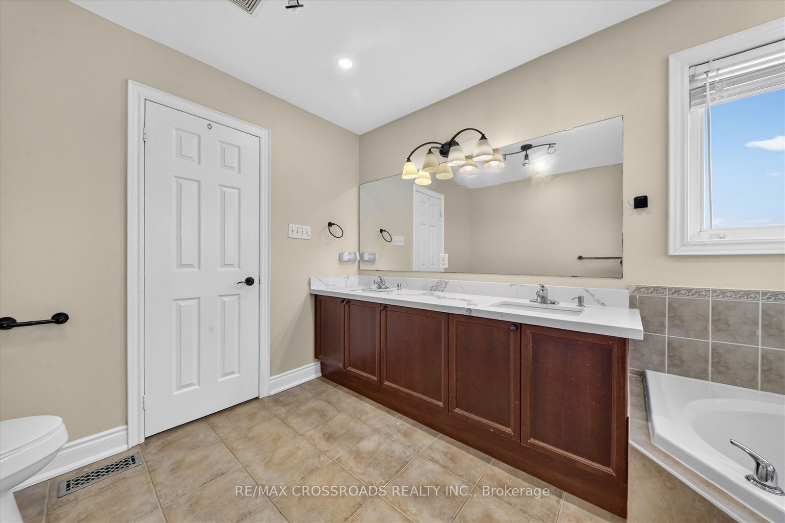 1584 Quail Run Drive Property Photo 21