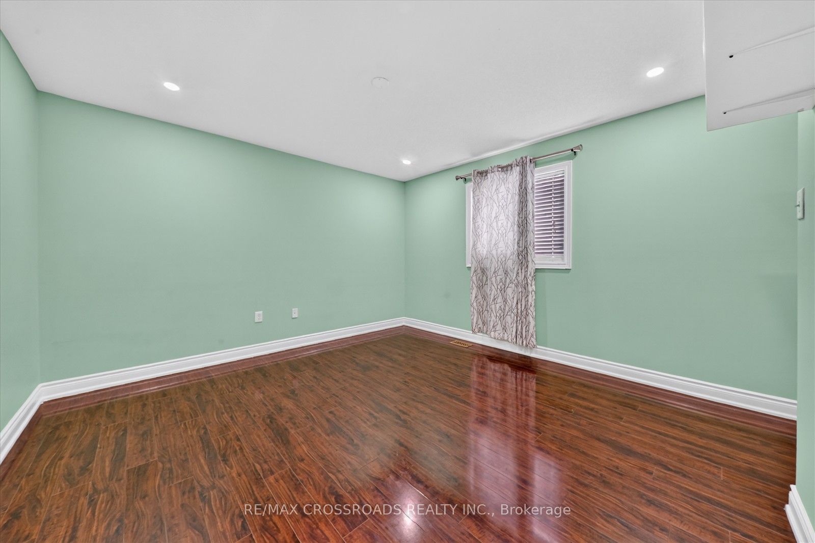 1584 Quail Run Drive Property Photo 24