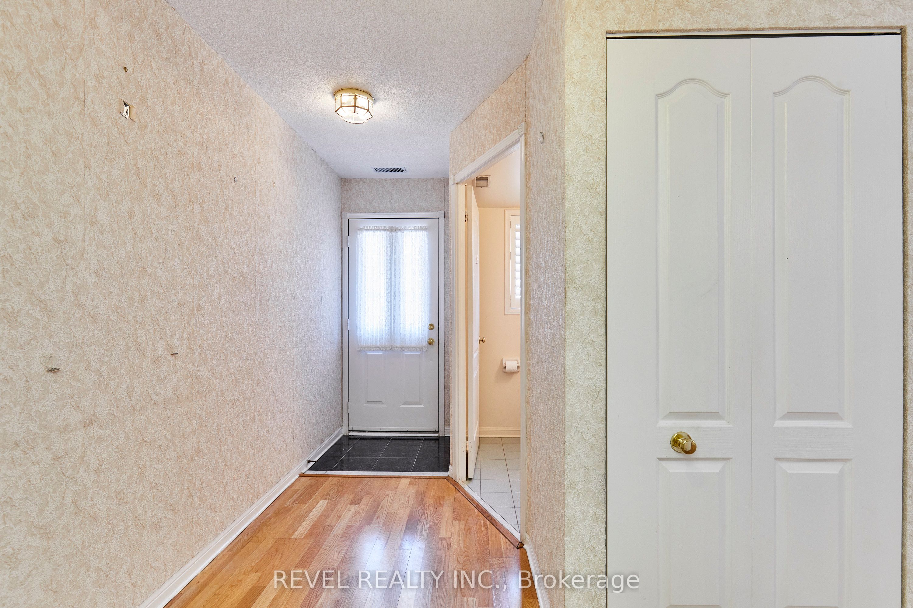 1400 The Esplanade N 411 Property Photo 3