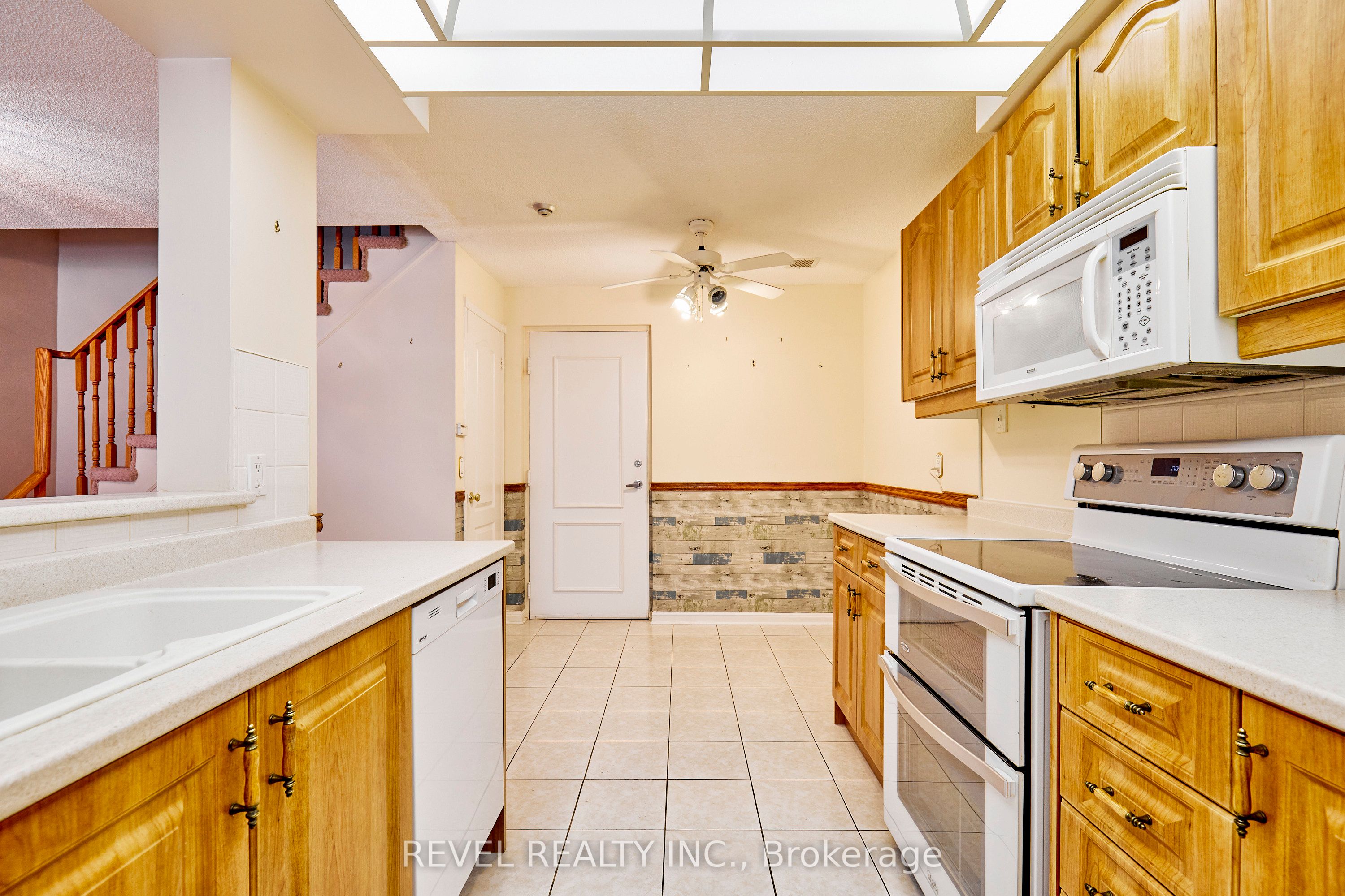 1400 The Esplanade N 411 Property Photo 4