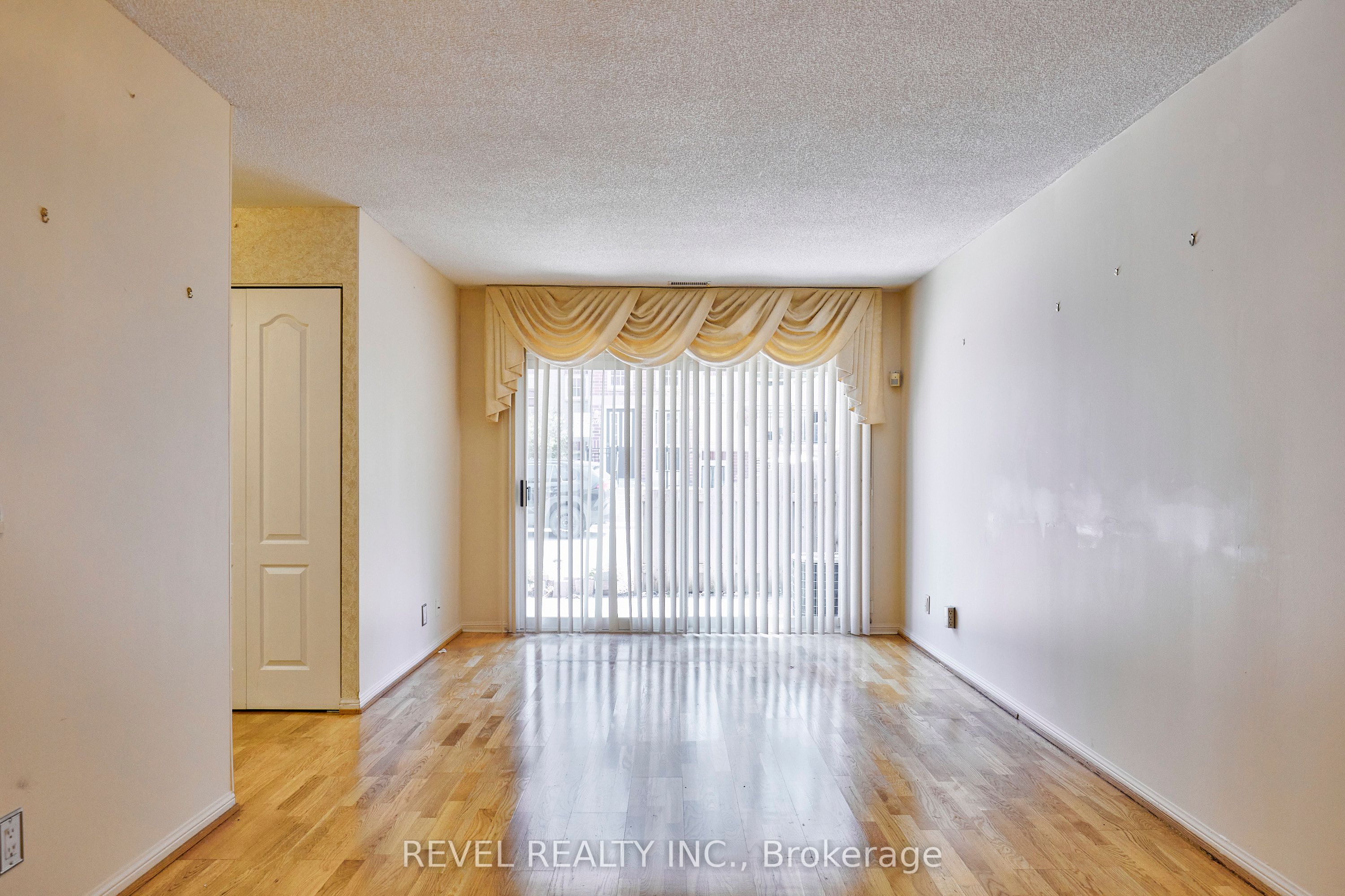 1400 The Esplanade N 411 Property Photo 9