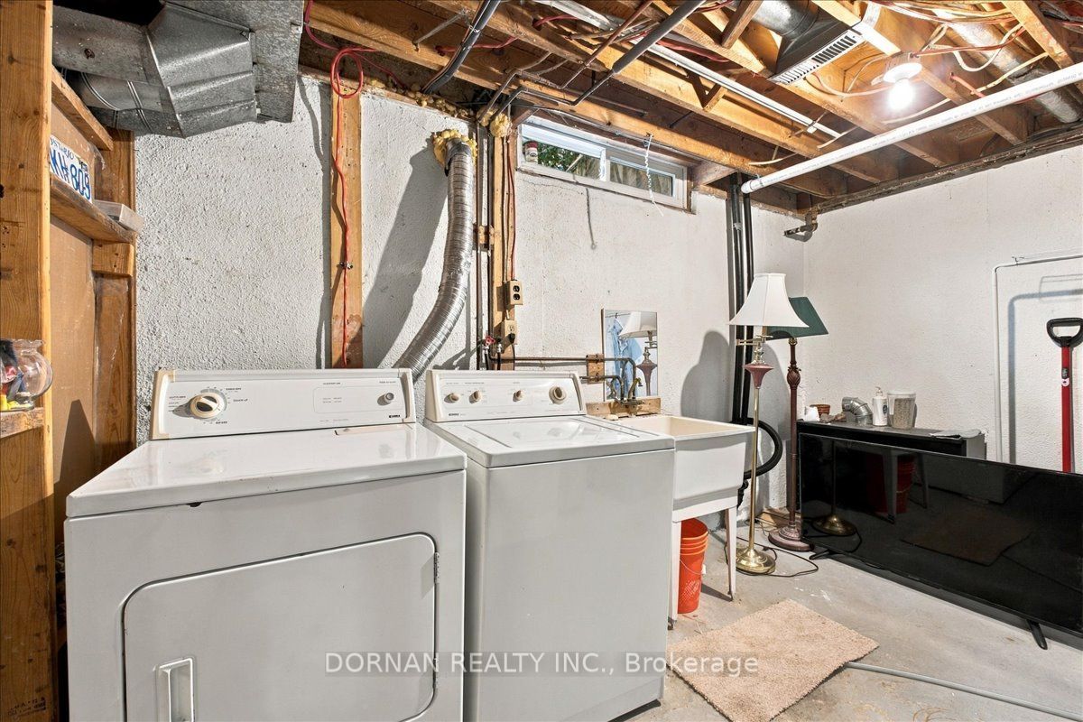 1333 Mary Street N 39 Property Photo 34