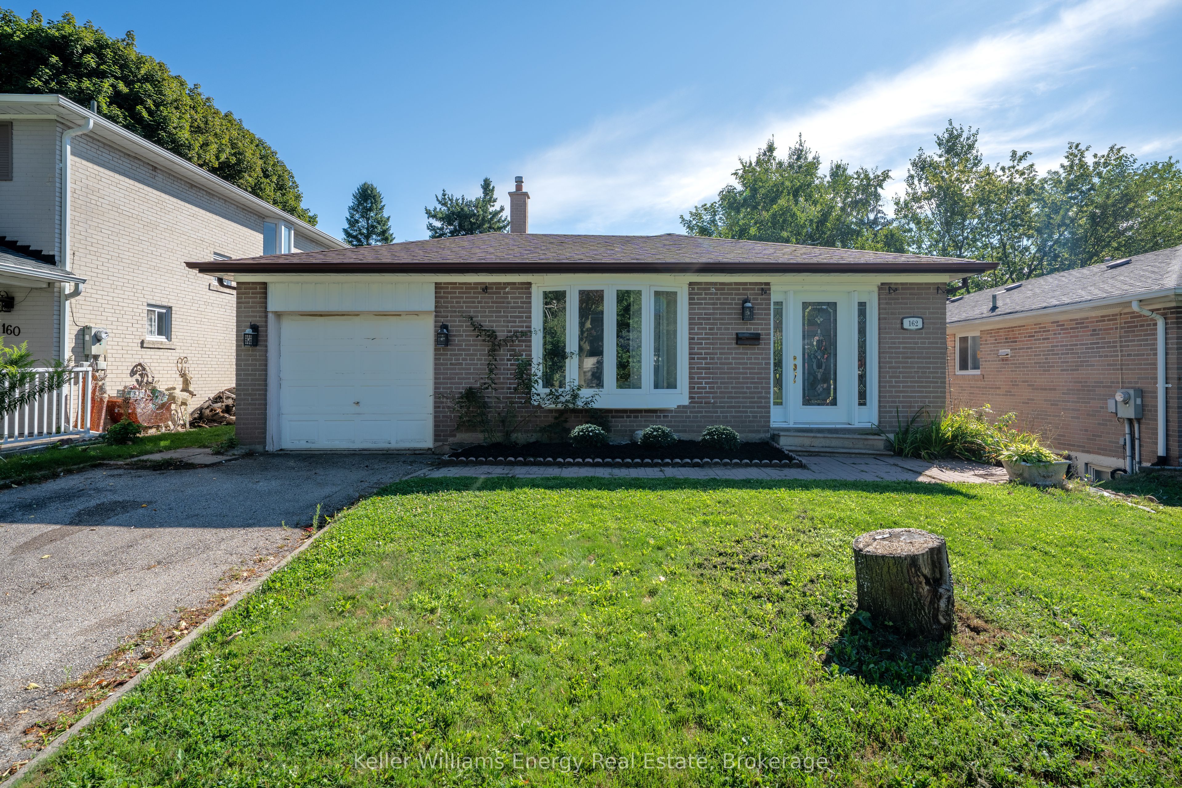 162 Merkley Square Property Photo 1