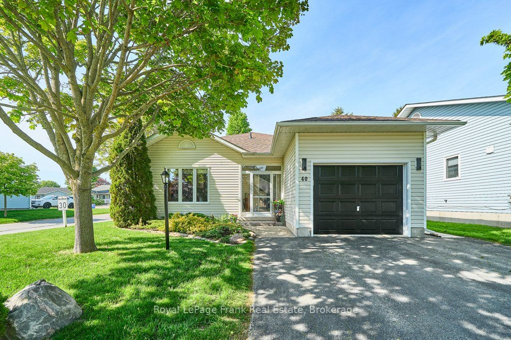 40 Niagara Trail Property Photo 1
