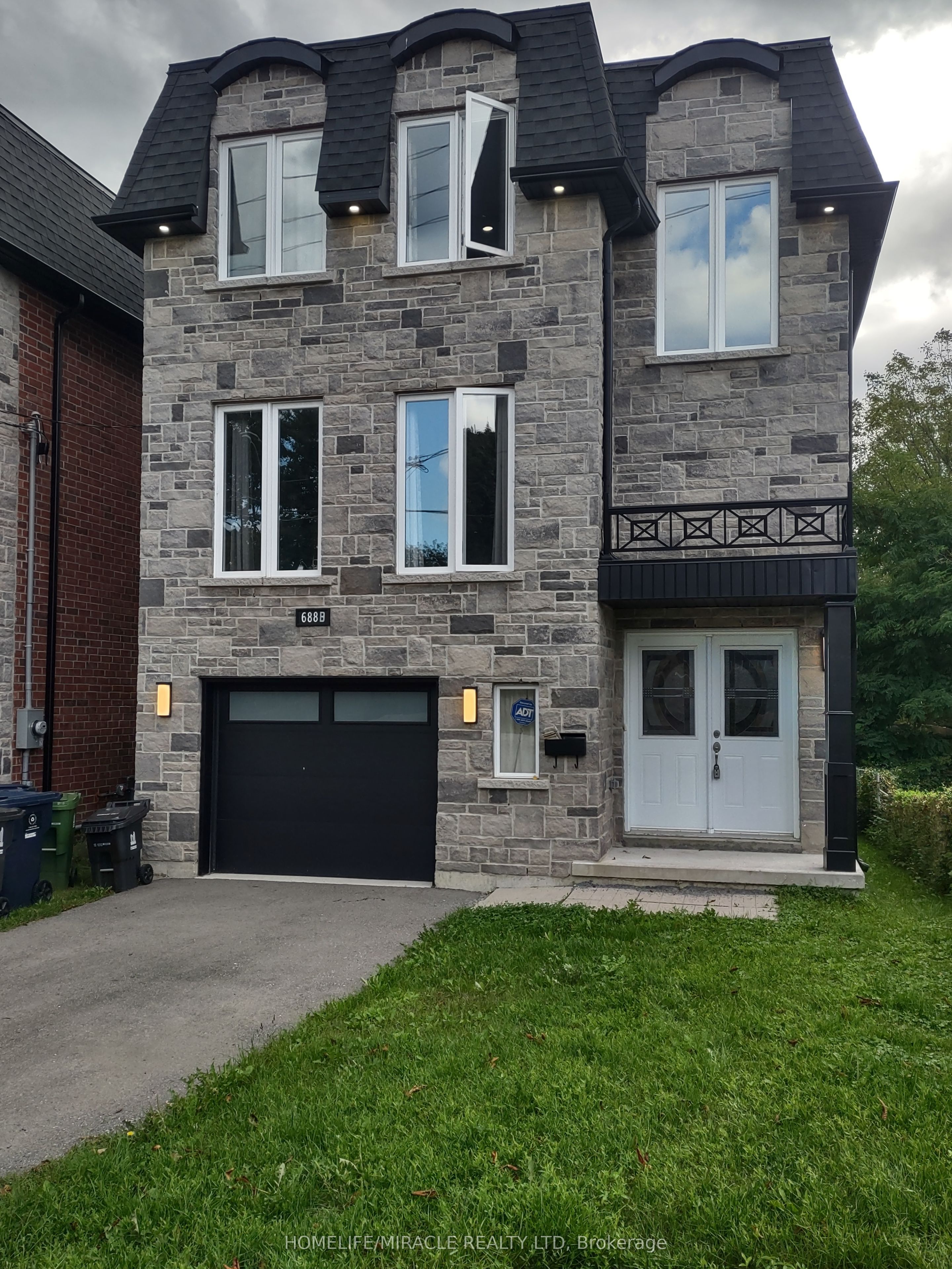 688b Midland Avenue Property Photo 1