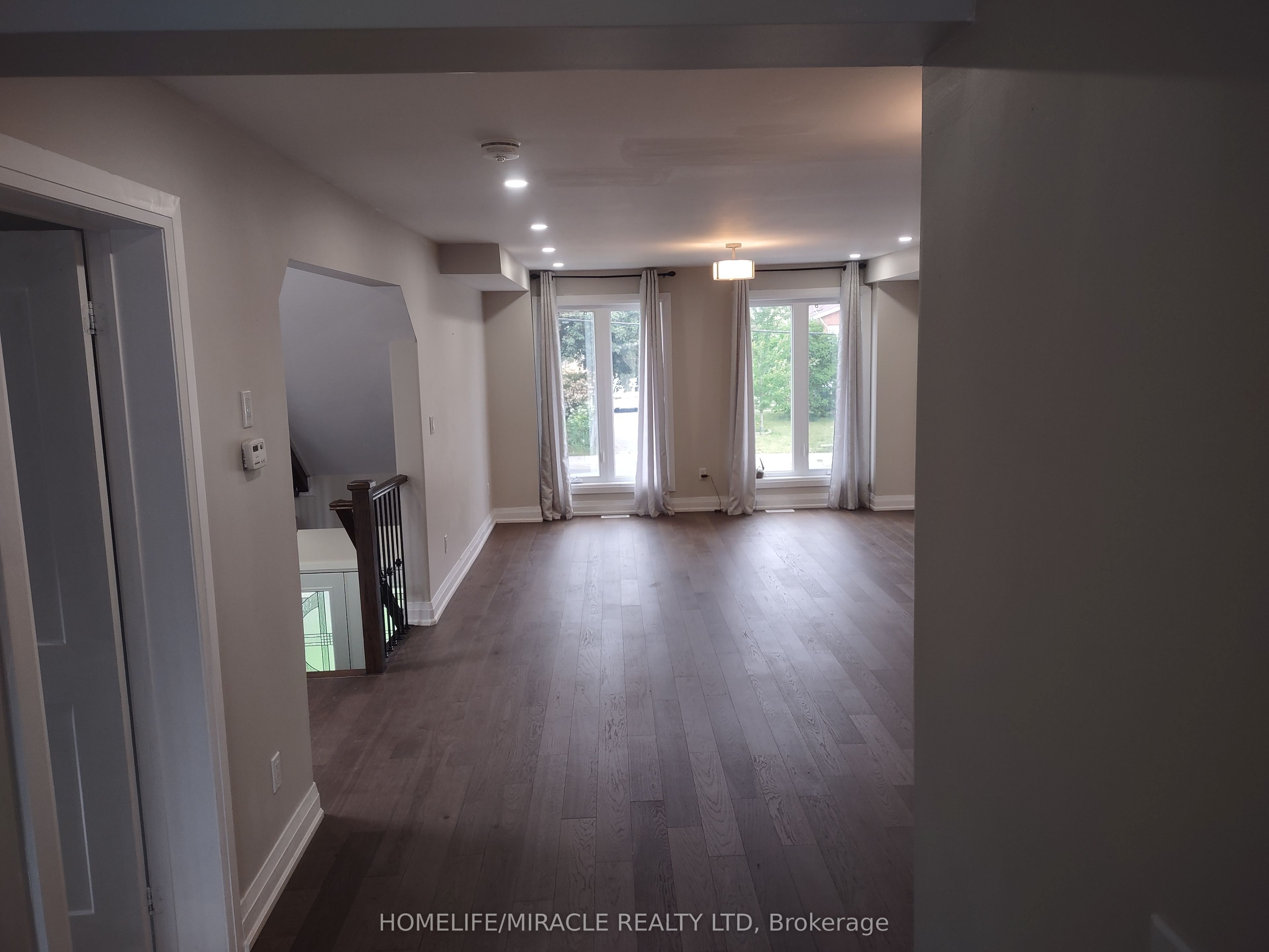 688b Midland Avenue Property Photo 4