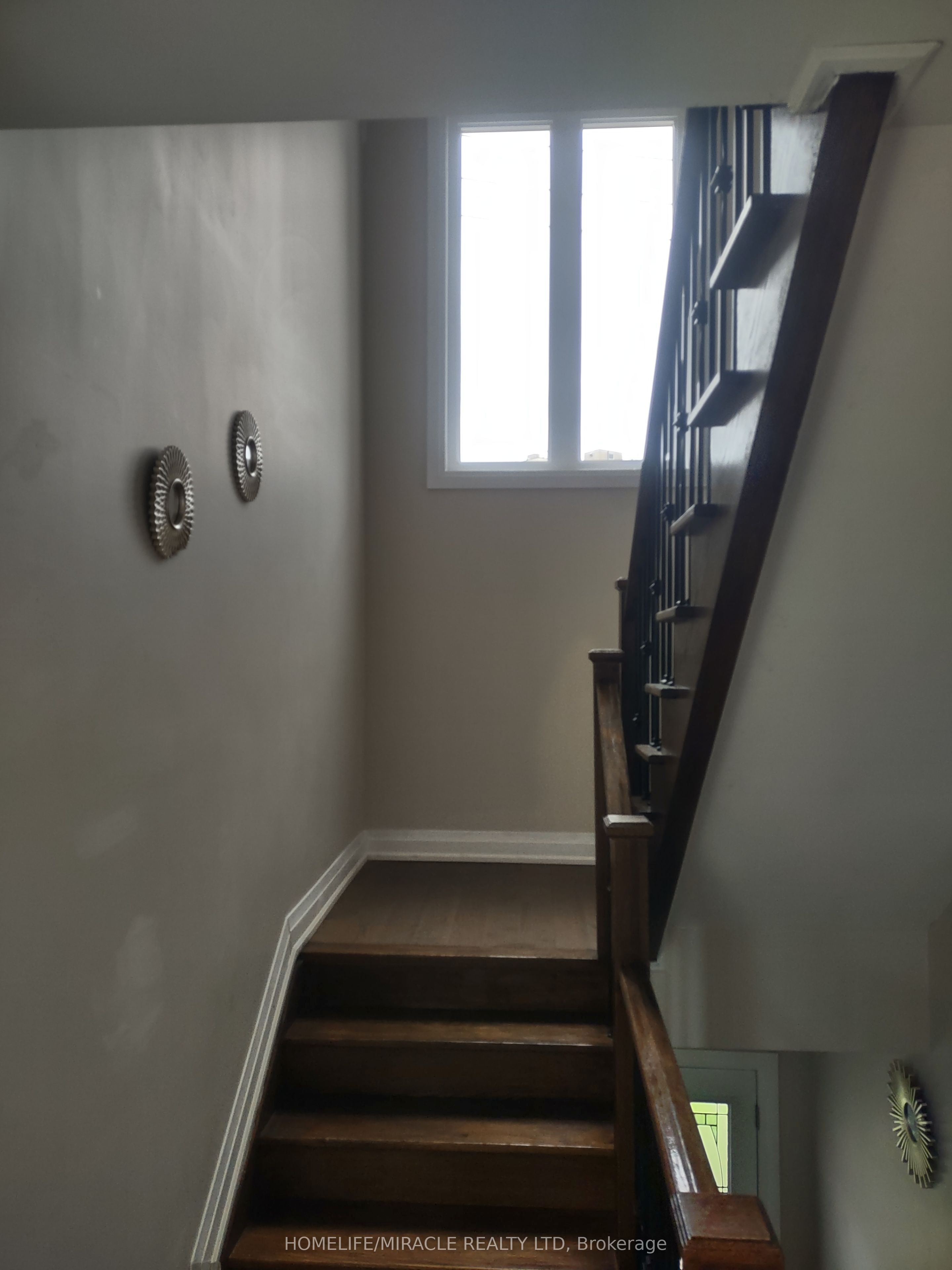 688b Midland Avenue Property Photo 8