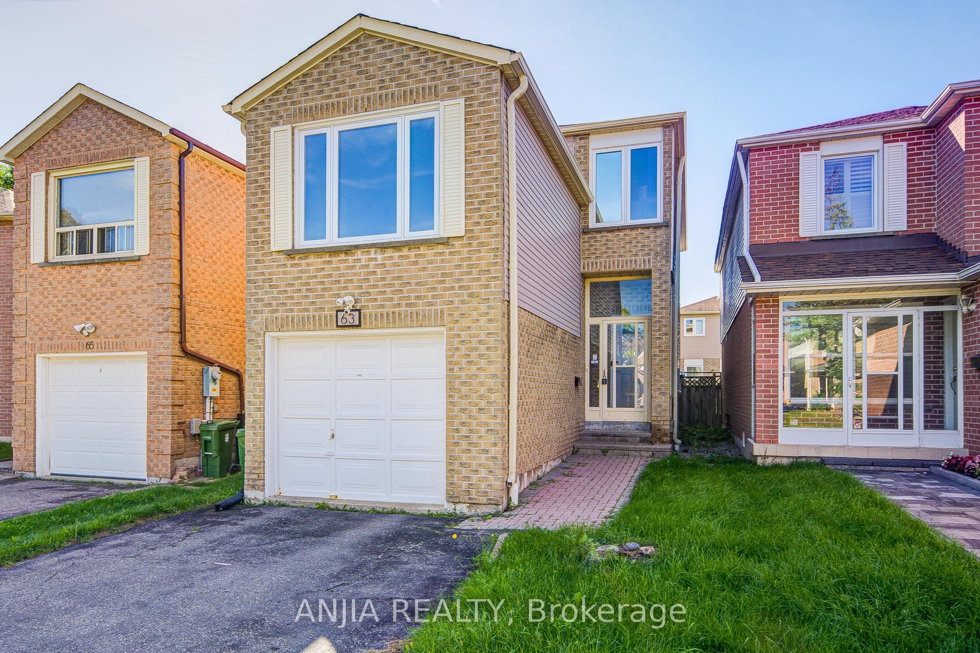 63 Enchanted Hills Crescent Property Photo 1
