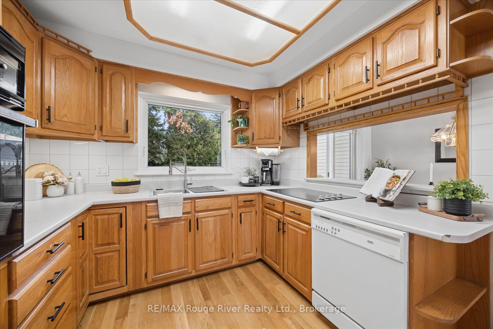 748 Hillcroft Street Property Photo 10