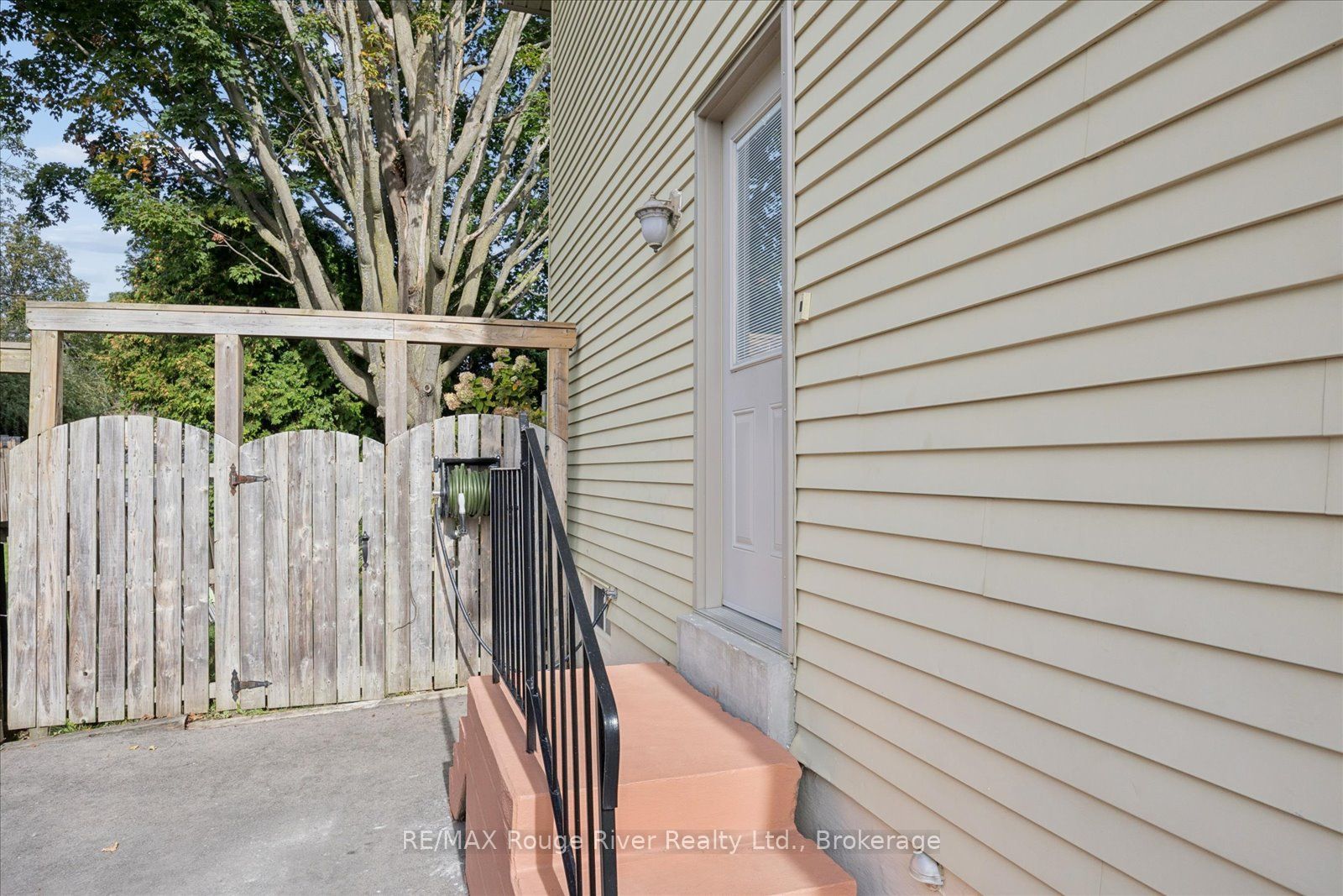 748 Hillcroft Street Property Photo 22