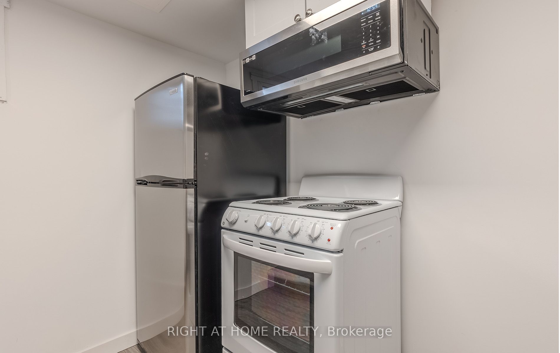 15 Hamstead Avenue Property Photo 36