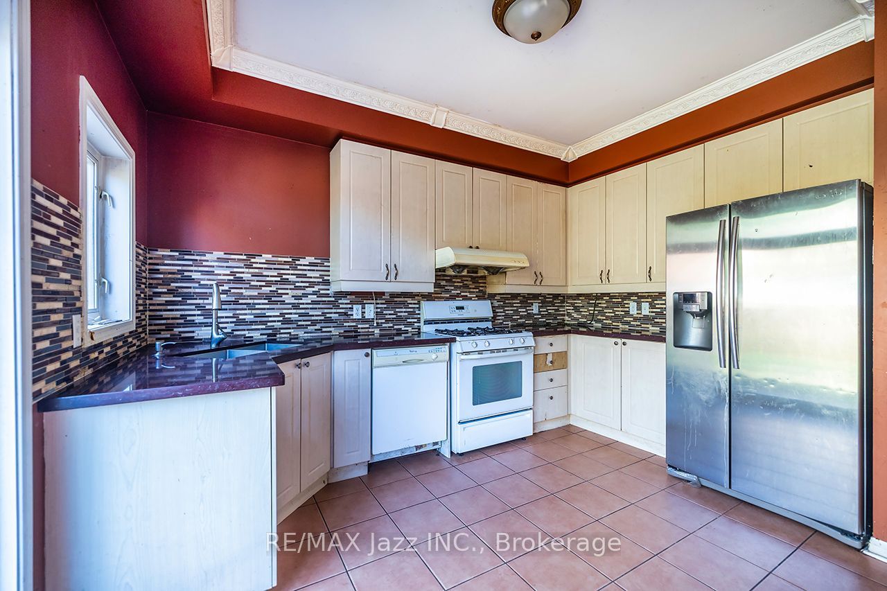 32 Dent Street Property Photo 11