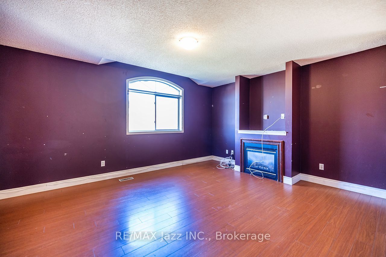 32 Dent Street Property Photo 12