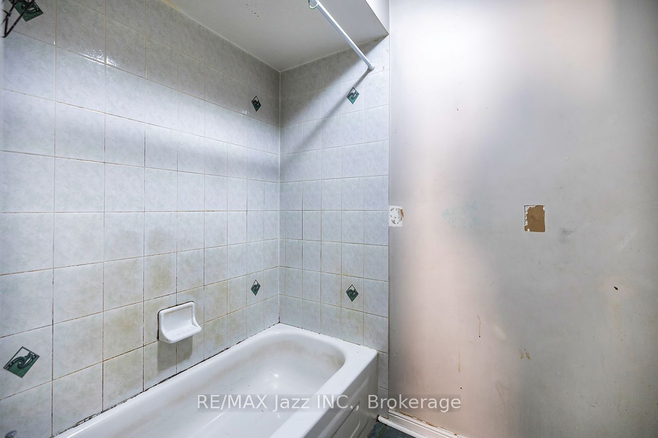 32 Dent Street Property Photo 16