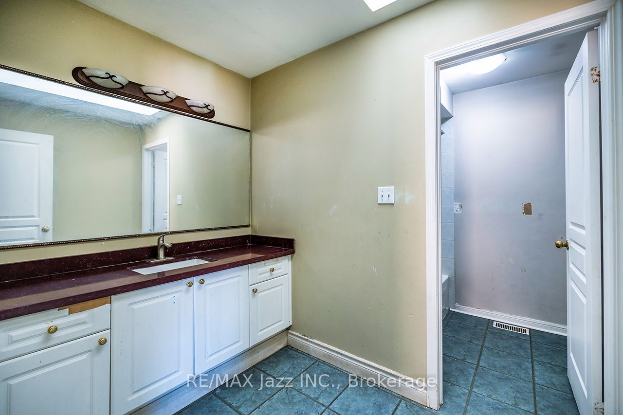 32 Dent Street Property Photo 17