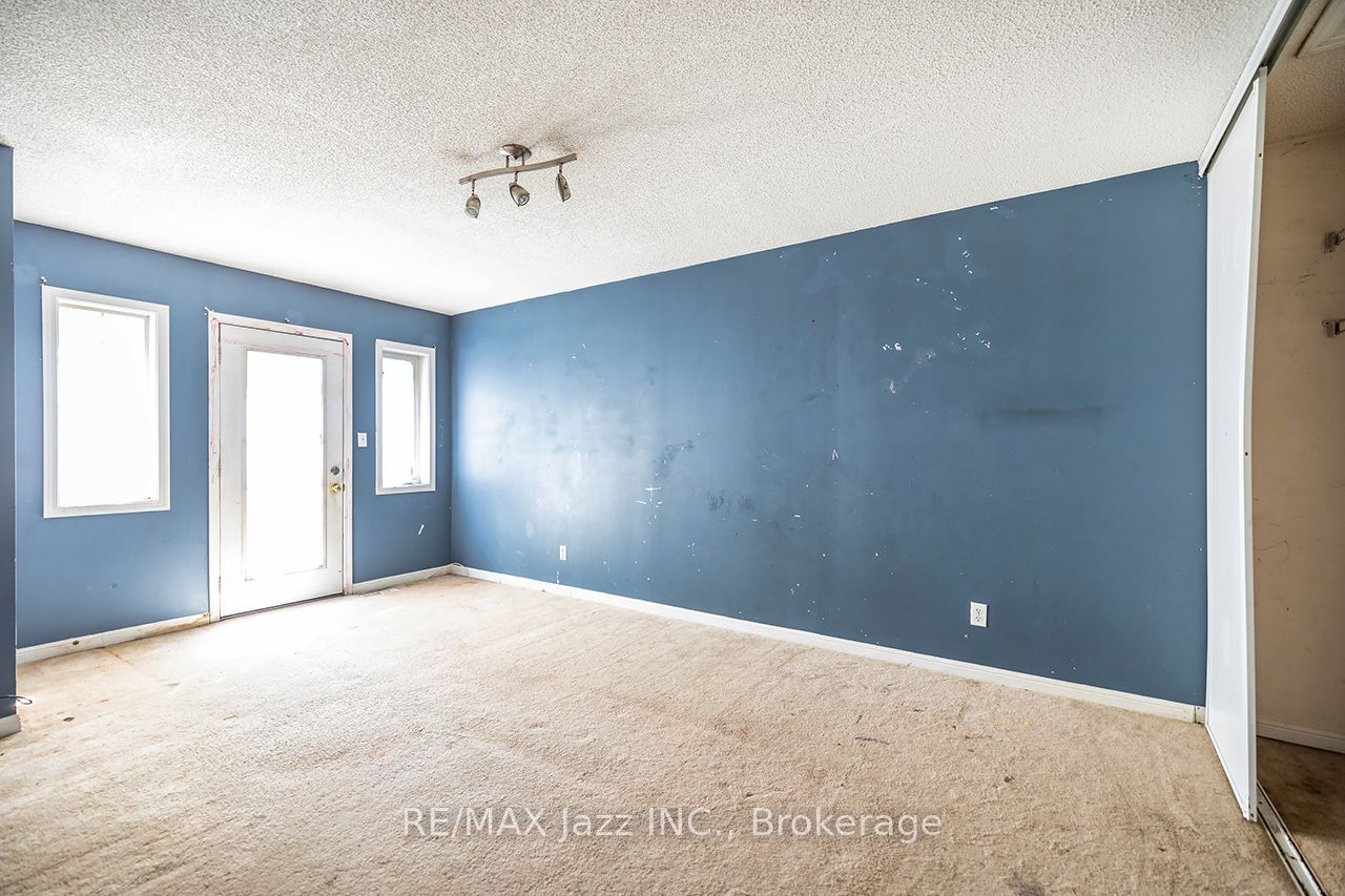 32 Dent Street Property Photo 18