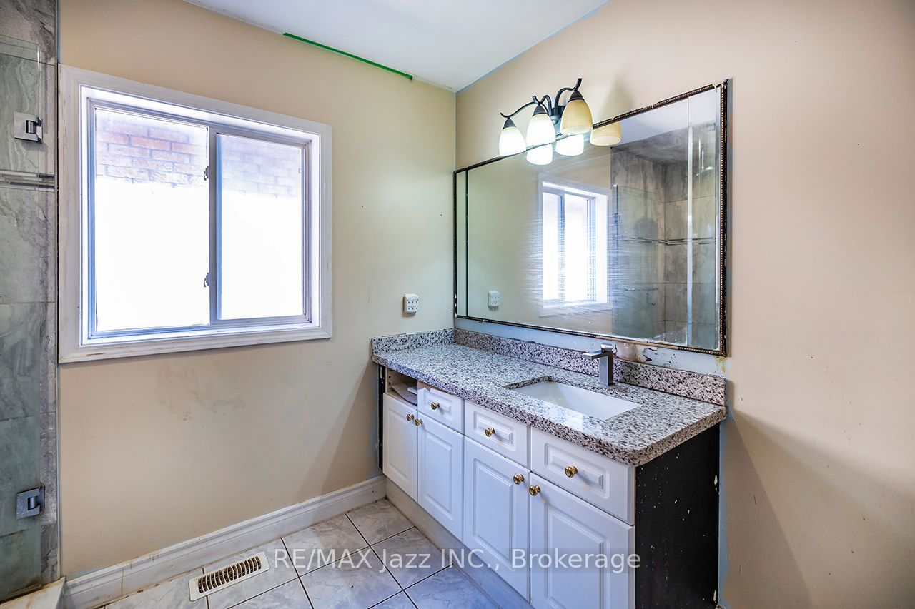 32 Dent Street Property Photo 23