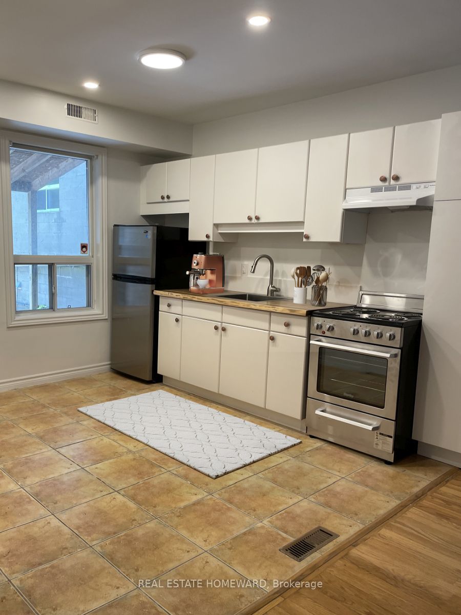 1191 Woodbine Avenue Property Photo 3