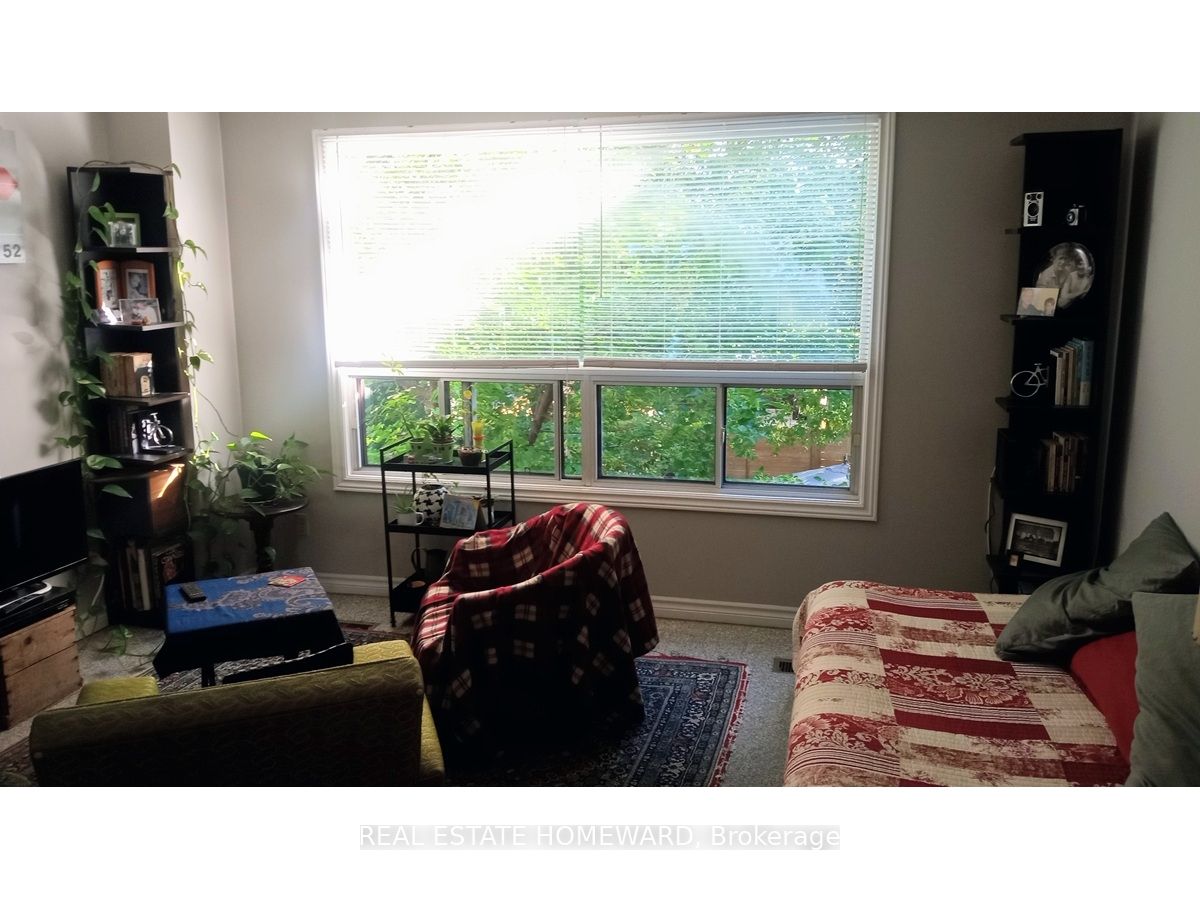 1191 Woodbine Avenue Property Photo 6
