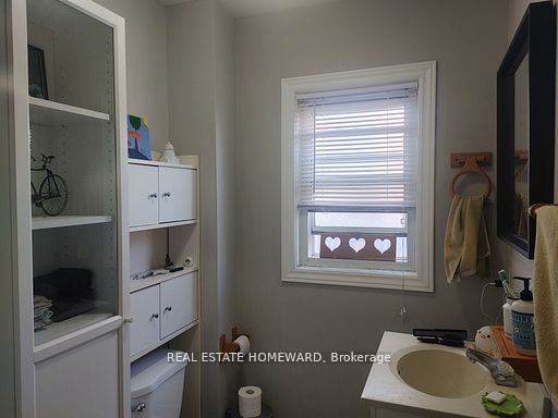 1191 Woodbine Avenue Property Photo 9