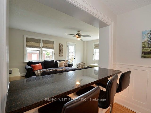811 Coxwell Avenue Property Photo 7