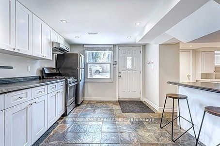 811 Coxwell Avenue Property Photo 14