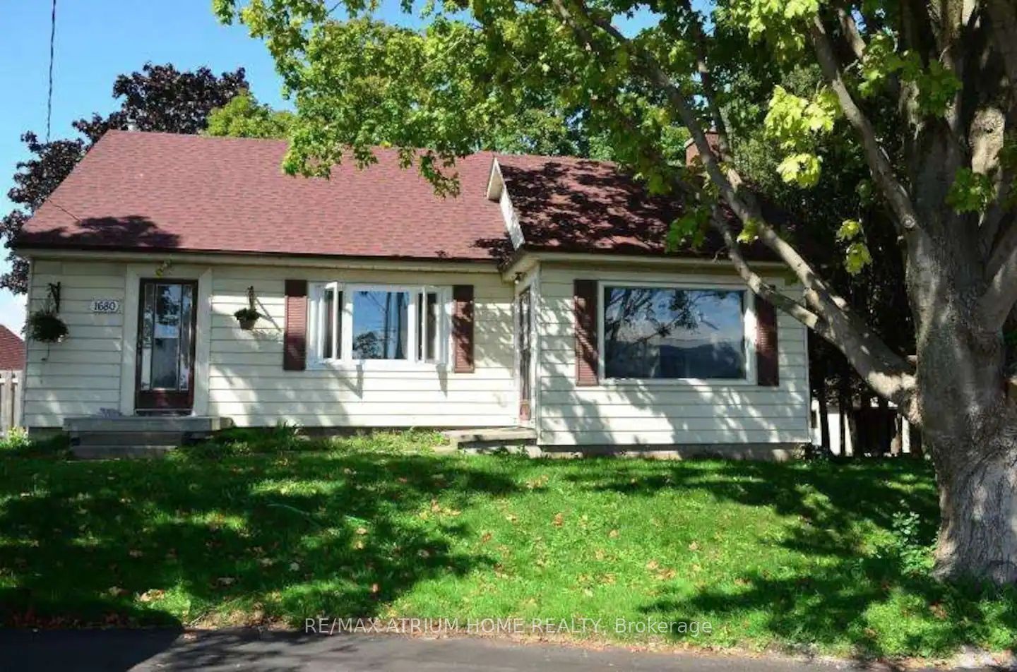 1680 Victoria Street West Street Property Photo 3