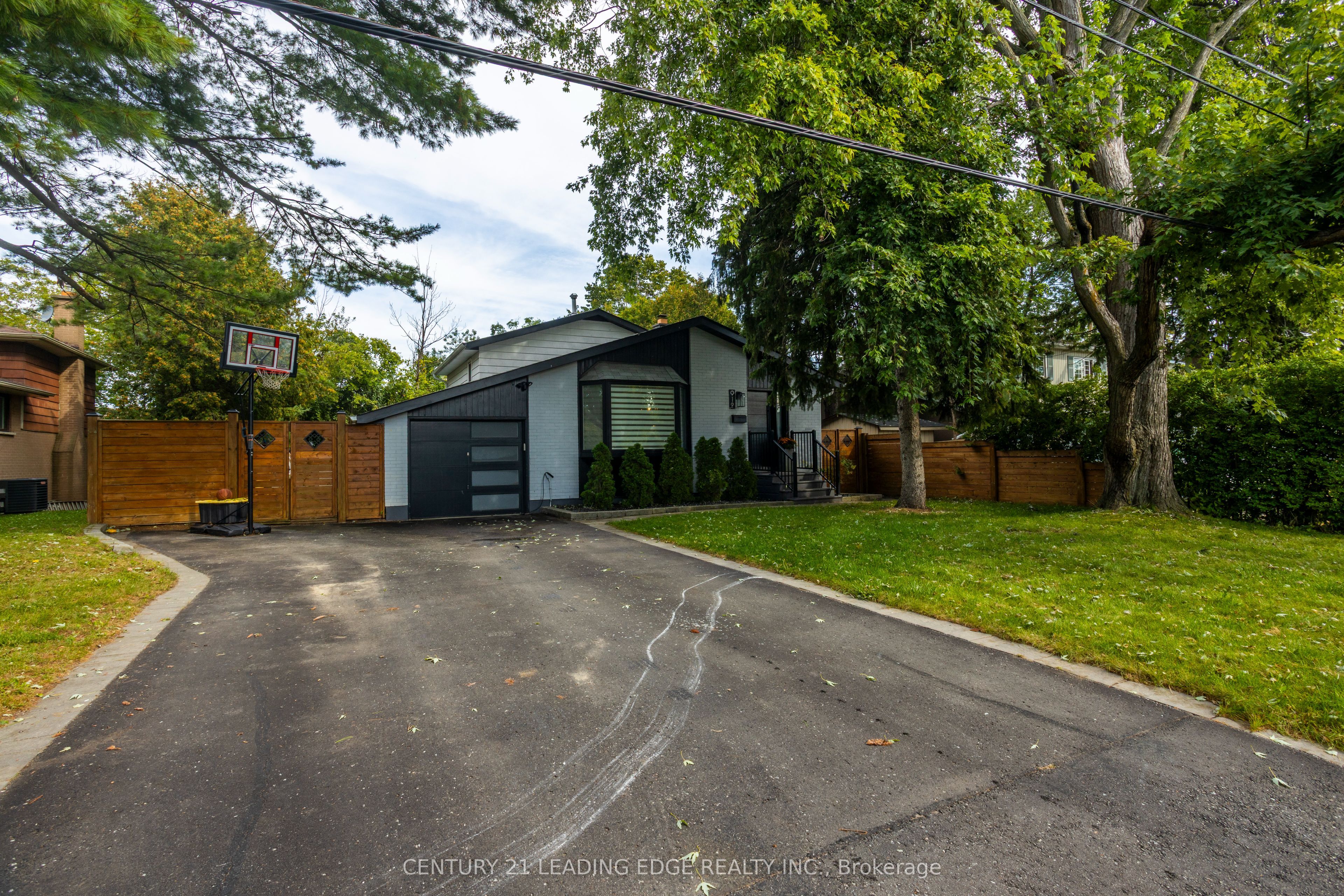 912 Vistula Drive Property Photo 1