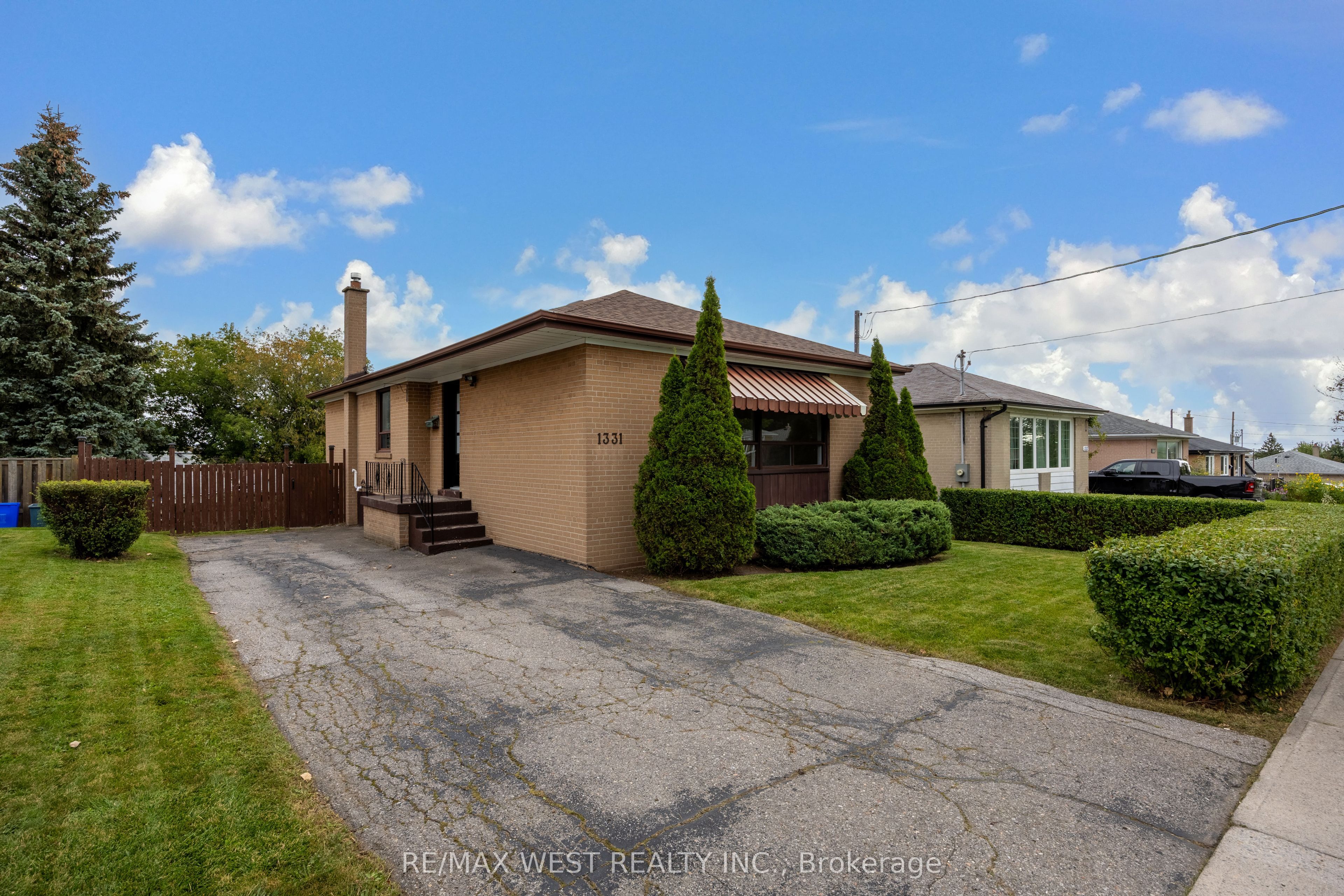 1331 Sharbot Street Property Photo 2