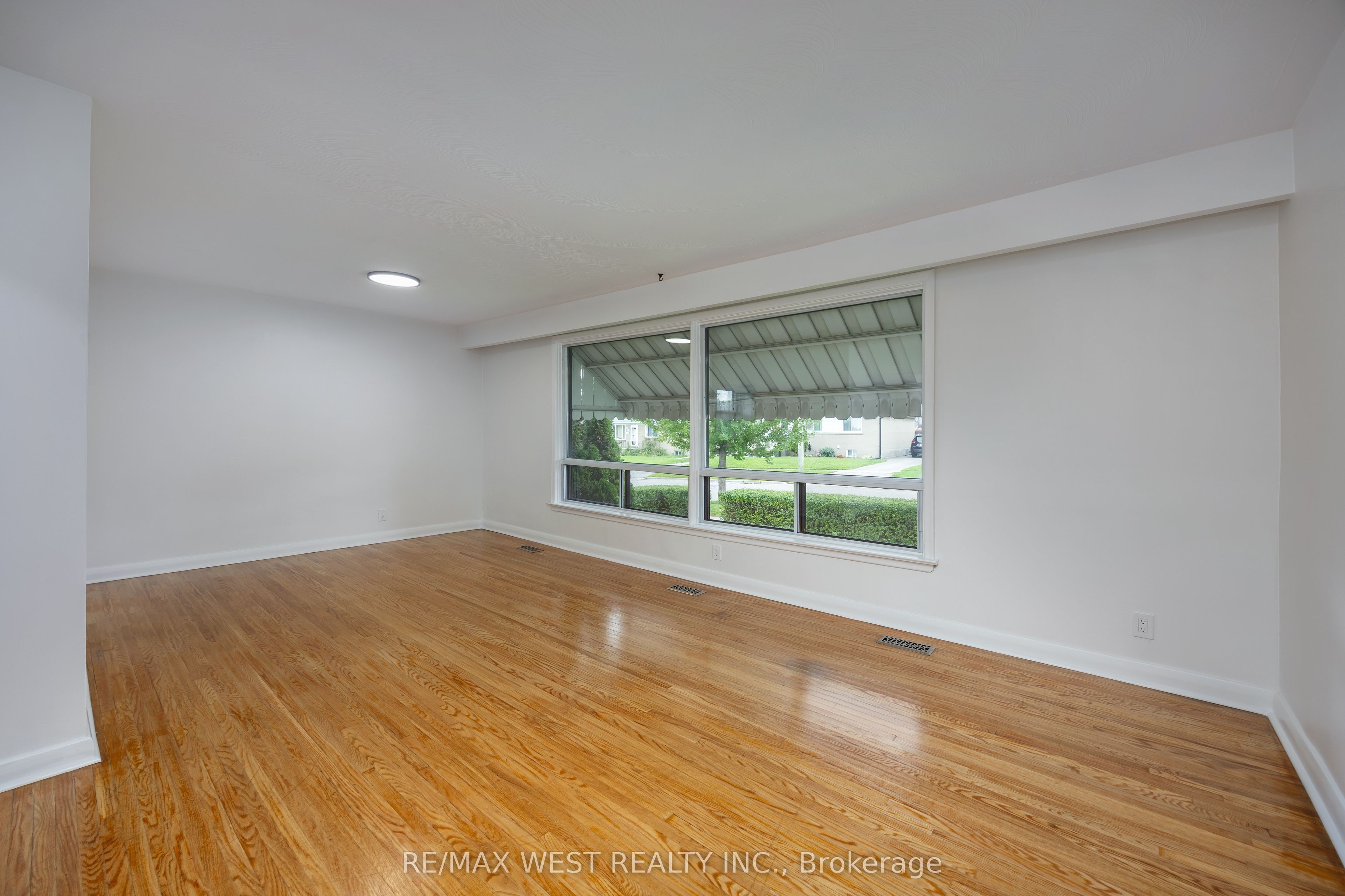 1331 Sharbot Street Property Photo 6