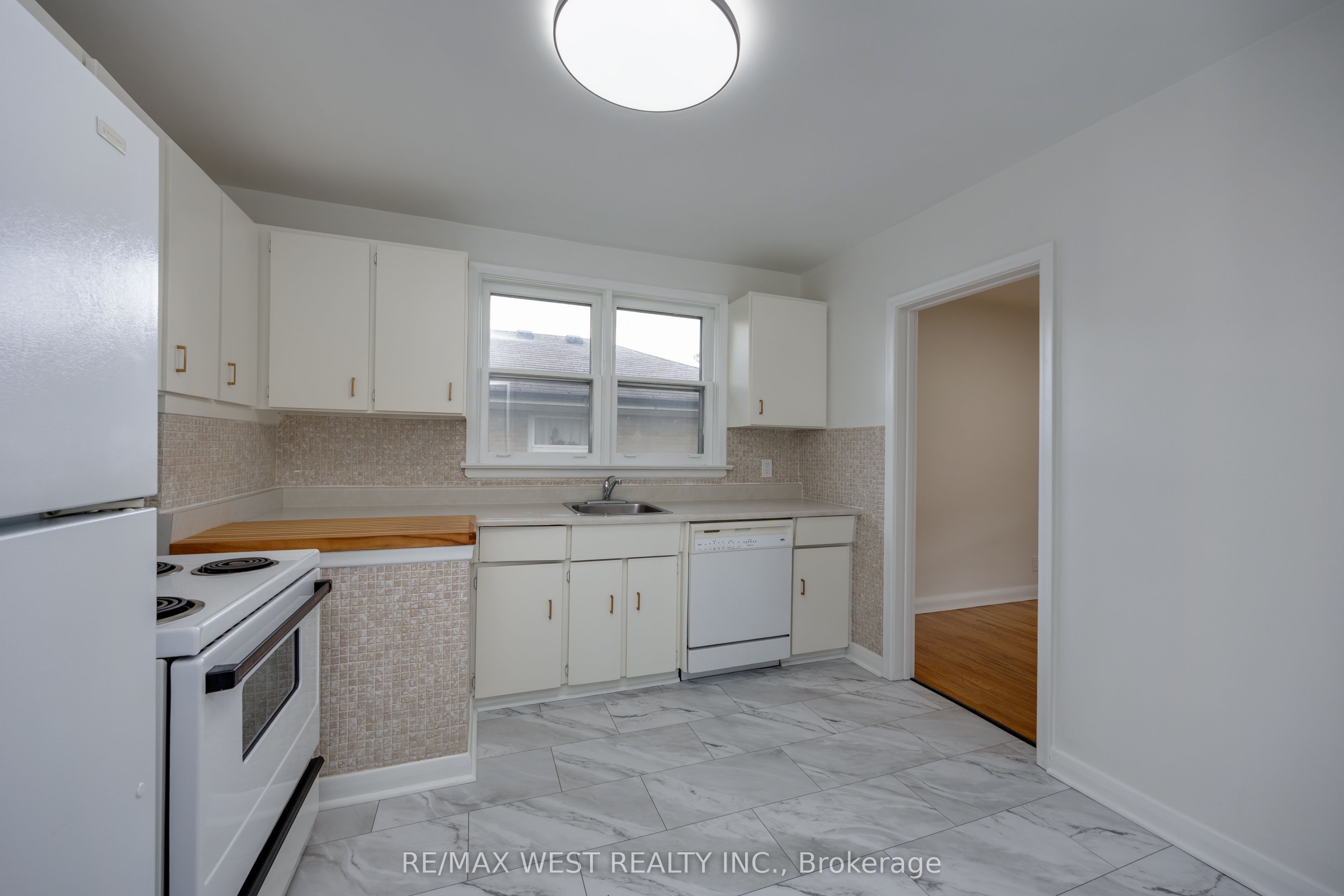 1331 Sharbot Street Property Photo 8