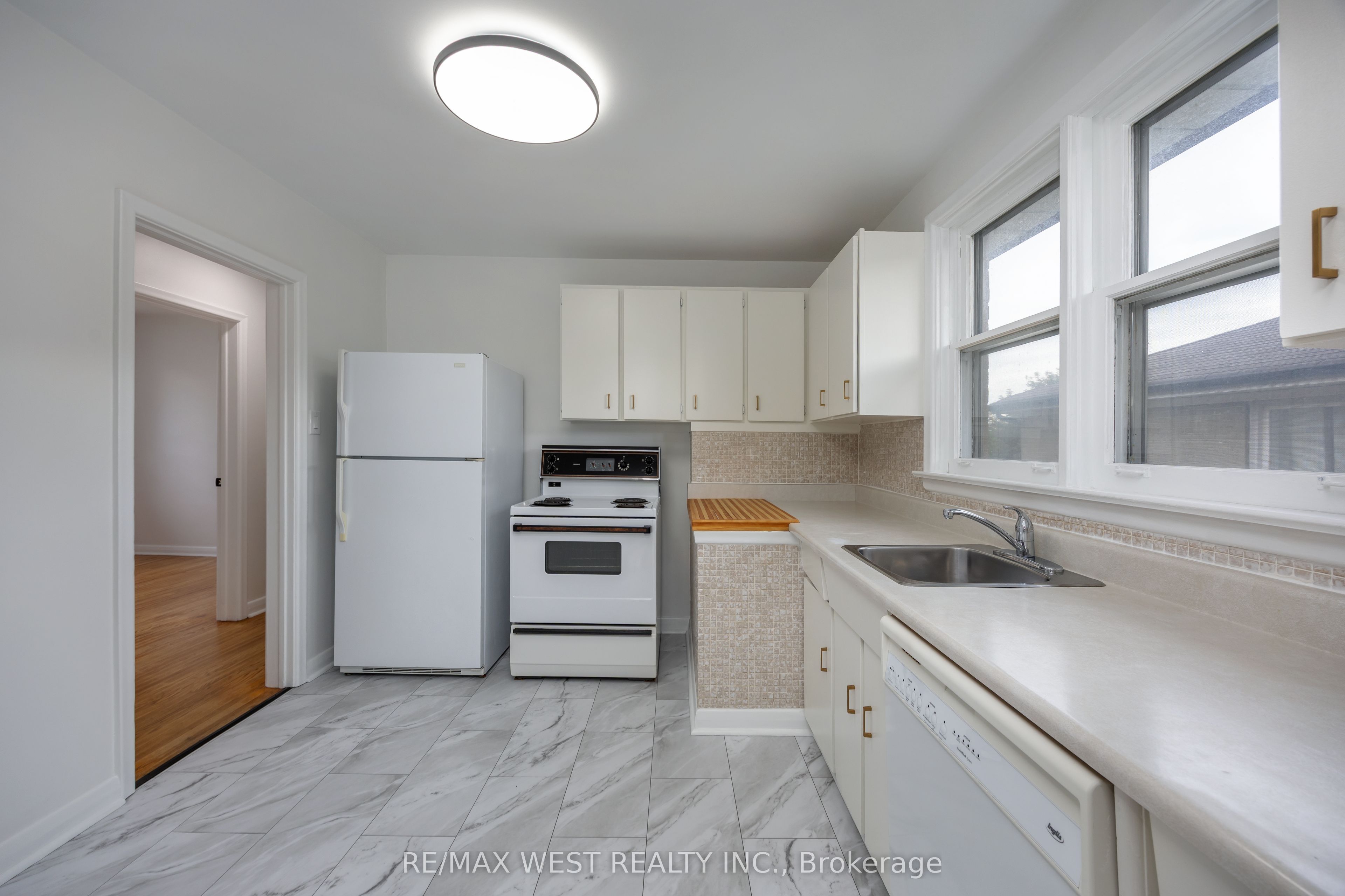 1331 Sharbot Street Property Photo 10